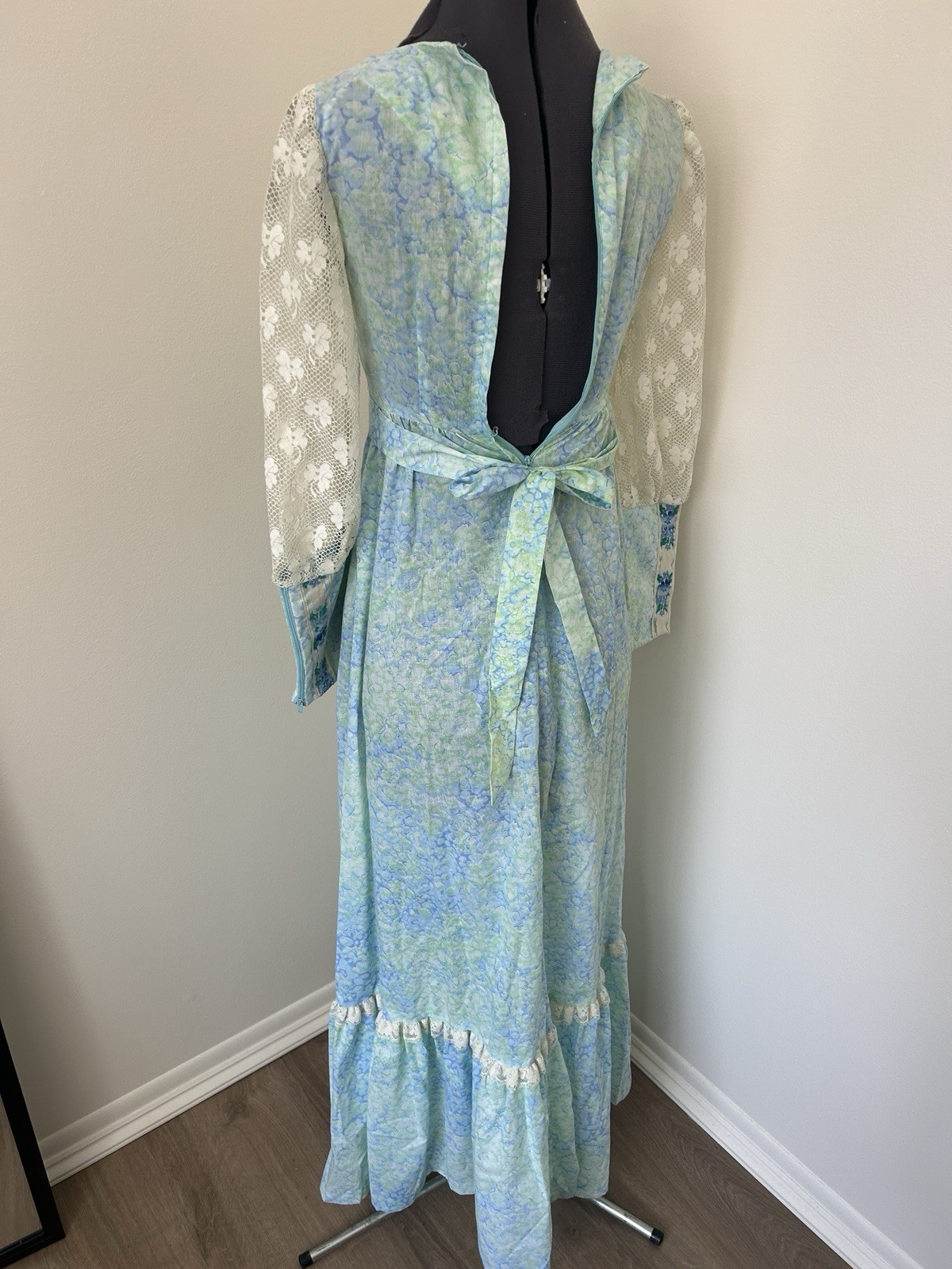 Vintage 60s/70s Vicky Vaughn Embroidered Lace Prarie Renaissance Dress
