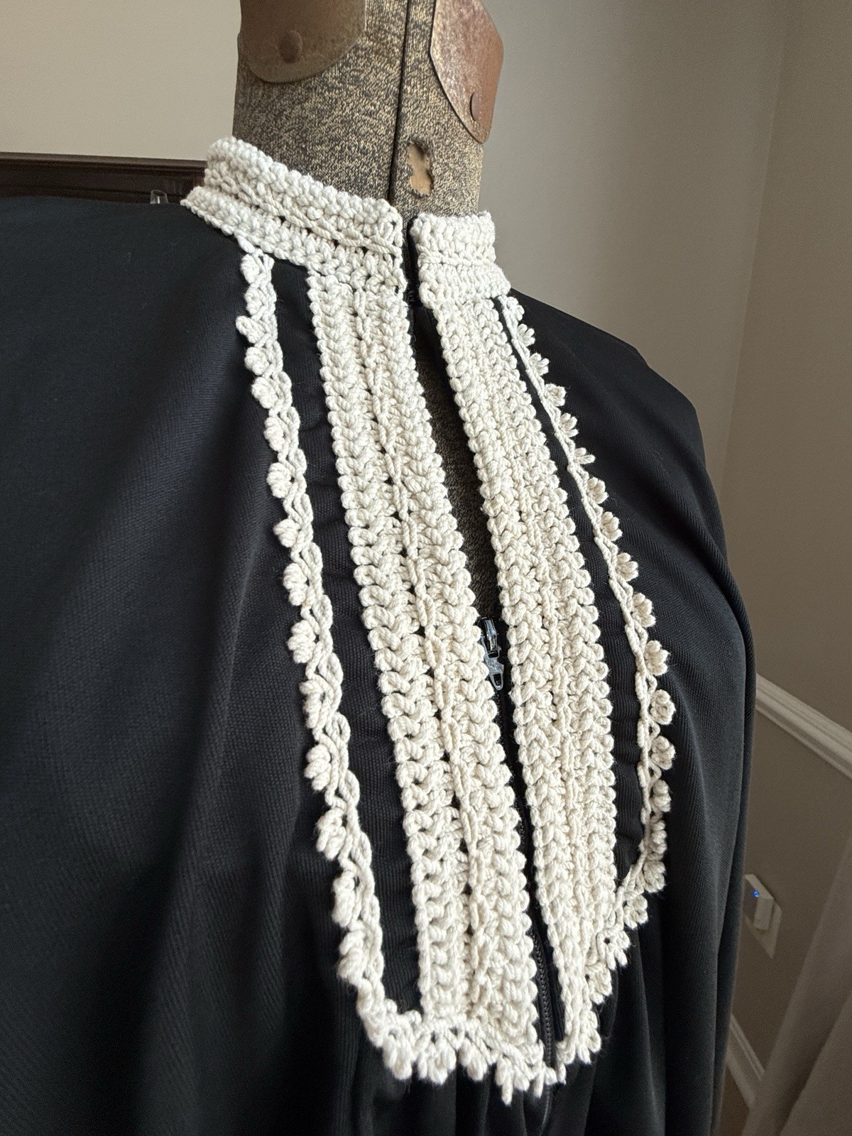 Vtg 60s-70s Evelyn Pearson Kaftan Hostess Maxi Gown MCM Boho Crochet Lace Detail