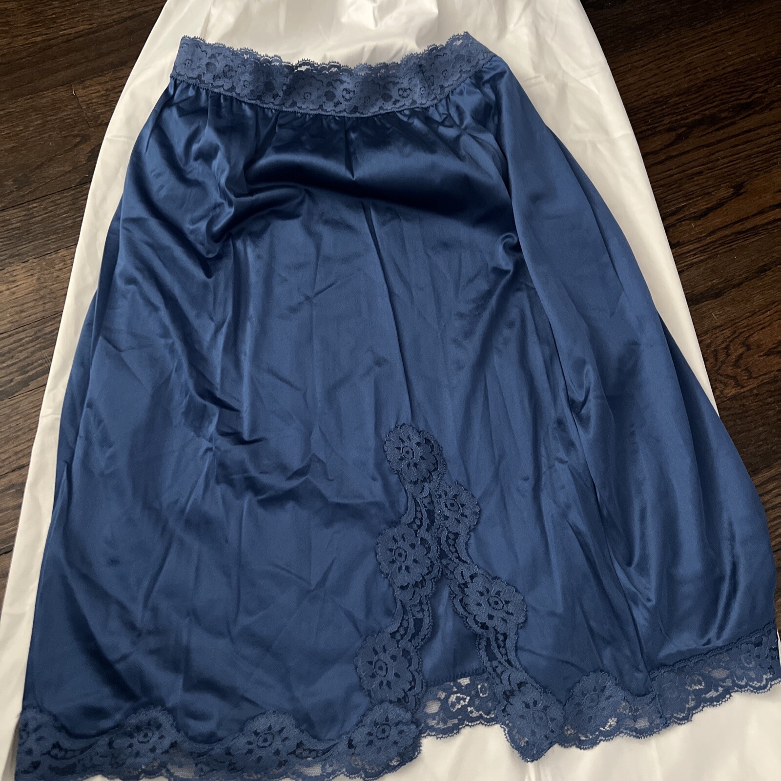 Vtg vasarette Nylon Half Slip blue lace Waist trim usa made Medium