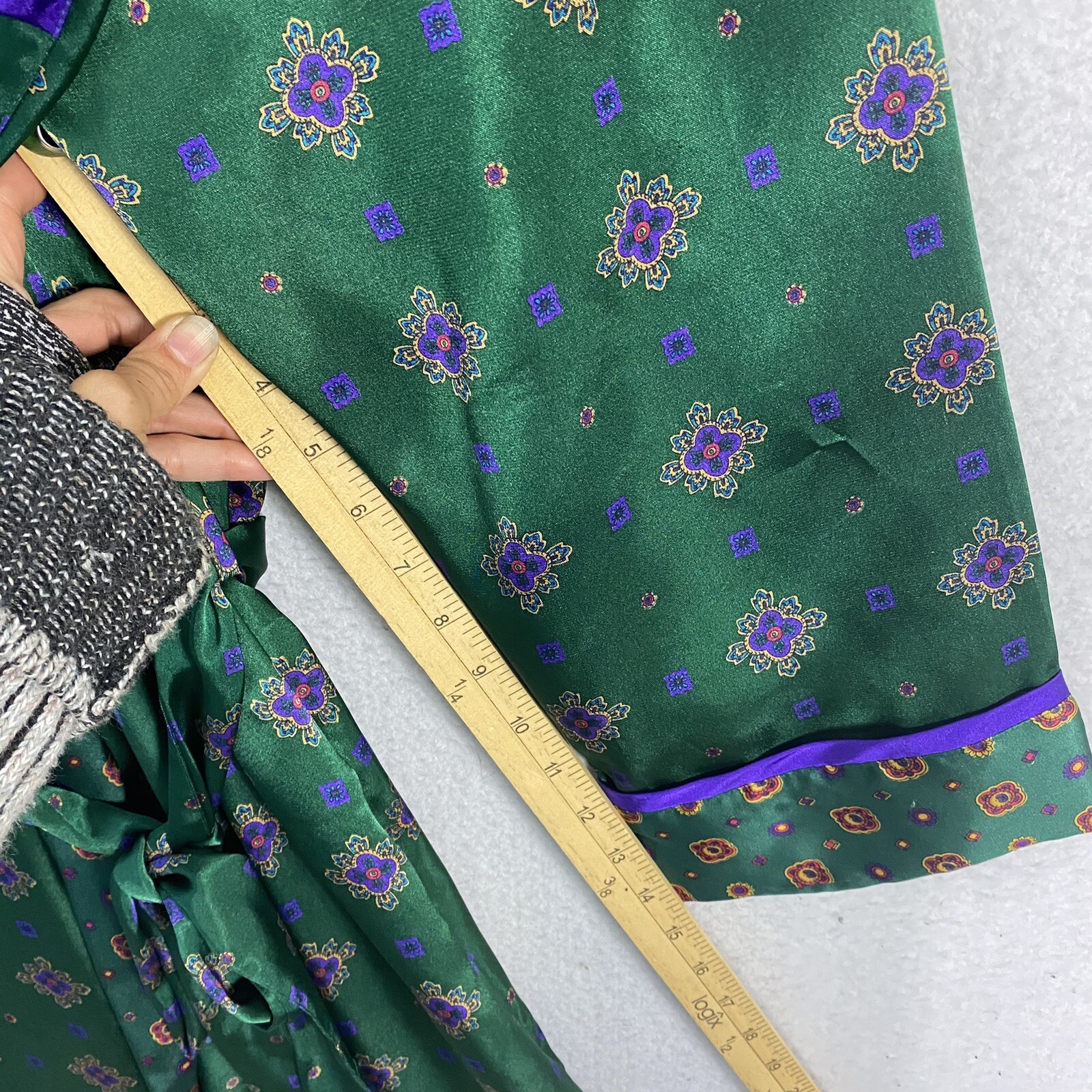 VTG Kimono ROBE Lingerie Size S Green Geometric Belted Women’s Satin Pocket