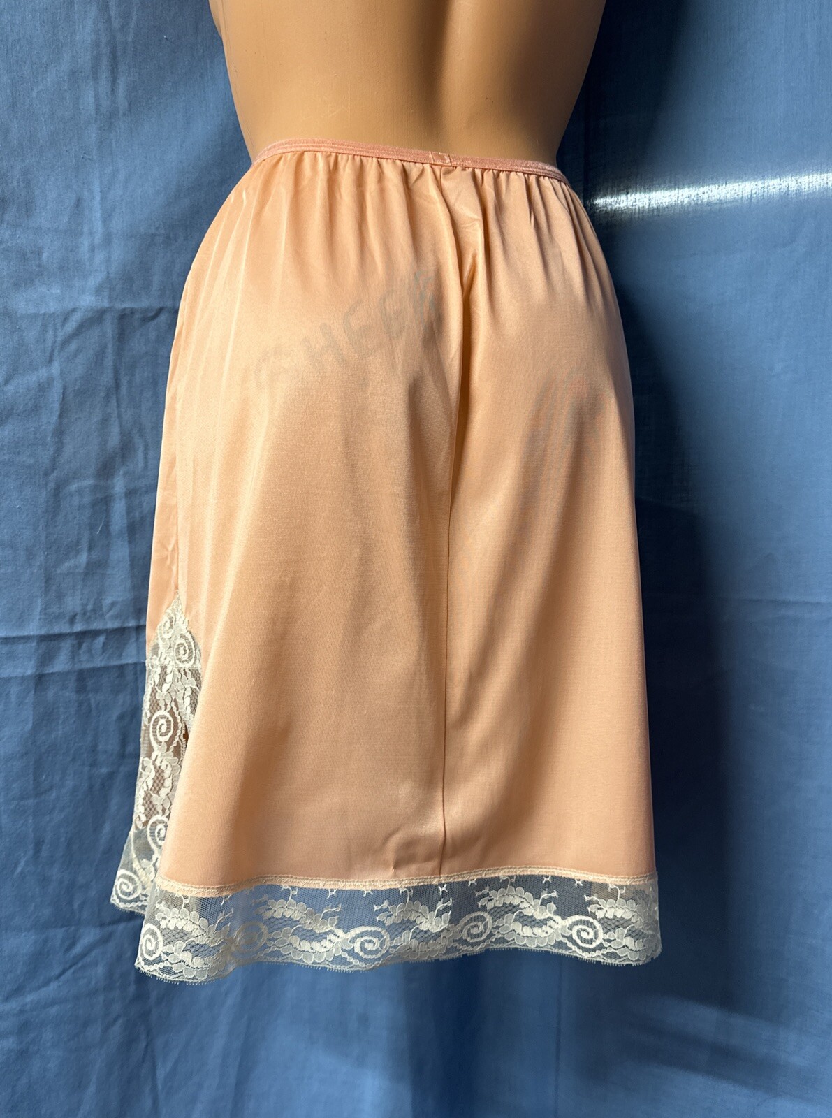 VTG Vanity Fair Antron Nylon Pillow Tab Half Slip~S~Apricot/Peach~ Lace Trim