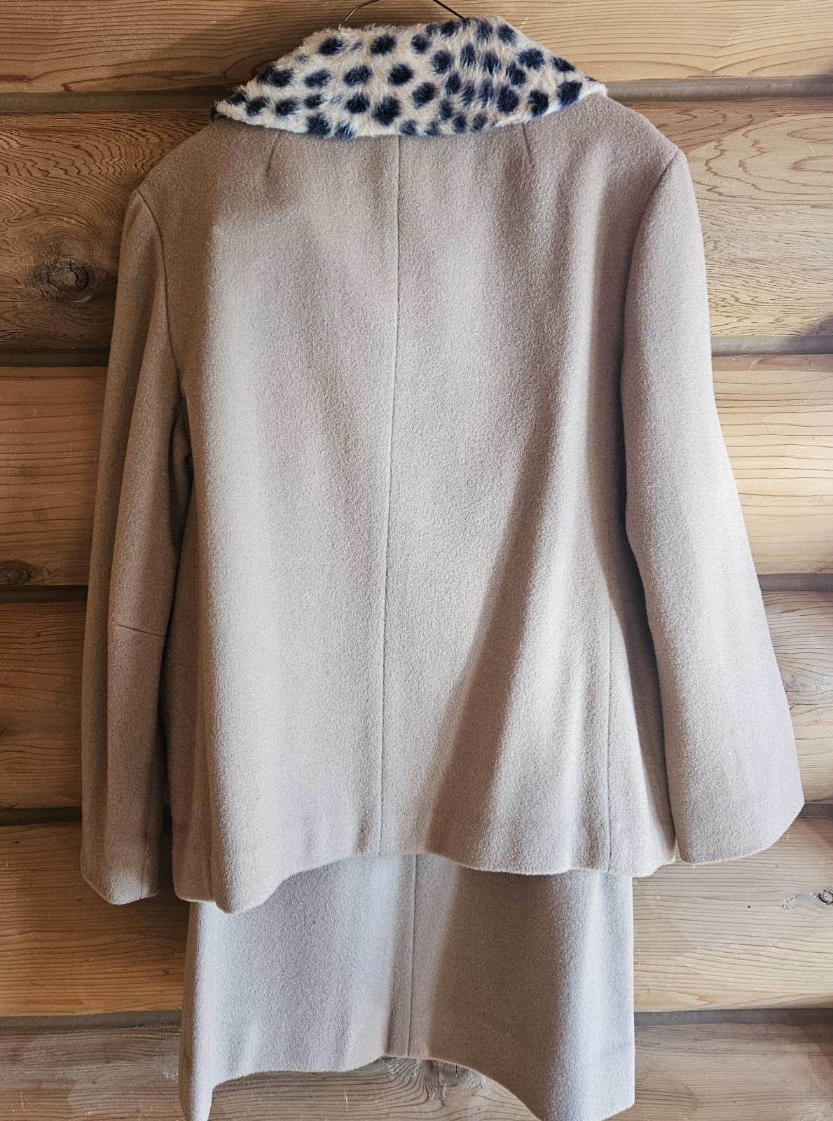 Vintage Tan Wool Skirt And Jacket Leopard Faux Fur Collor Buttons. Size 10