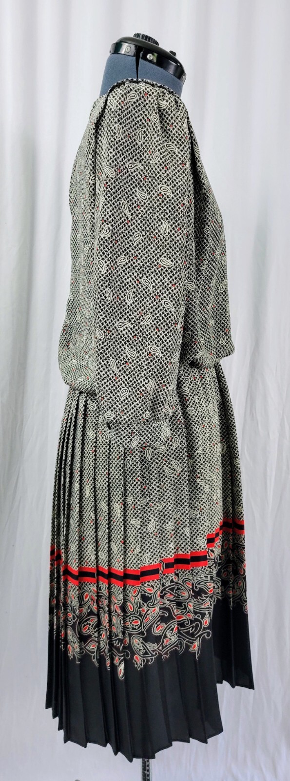 Vtg VLP Petites Cream & Black Patterned Dress w Red Acc & Border Trim Size 12