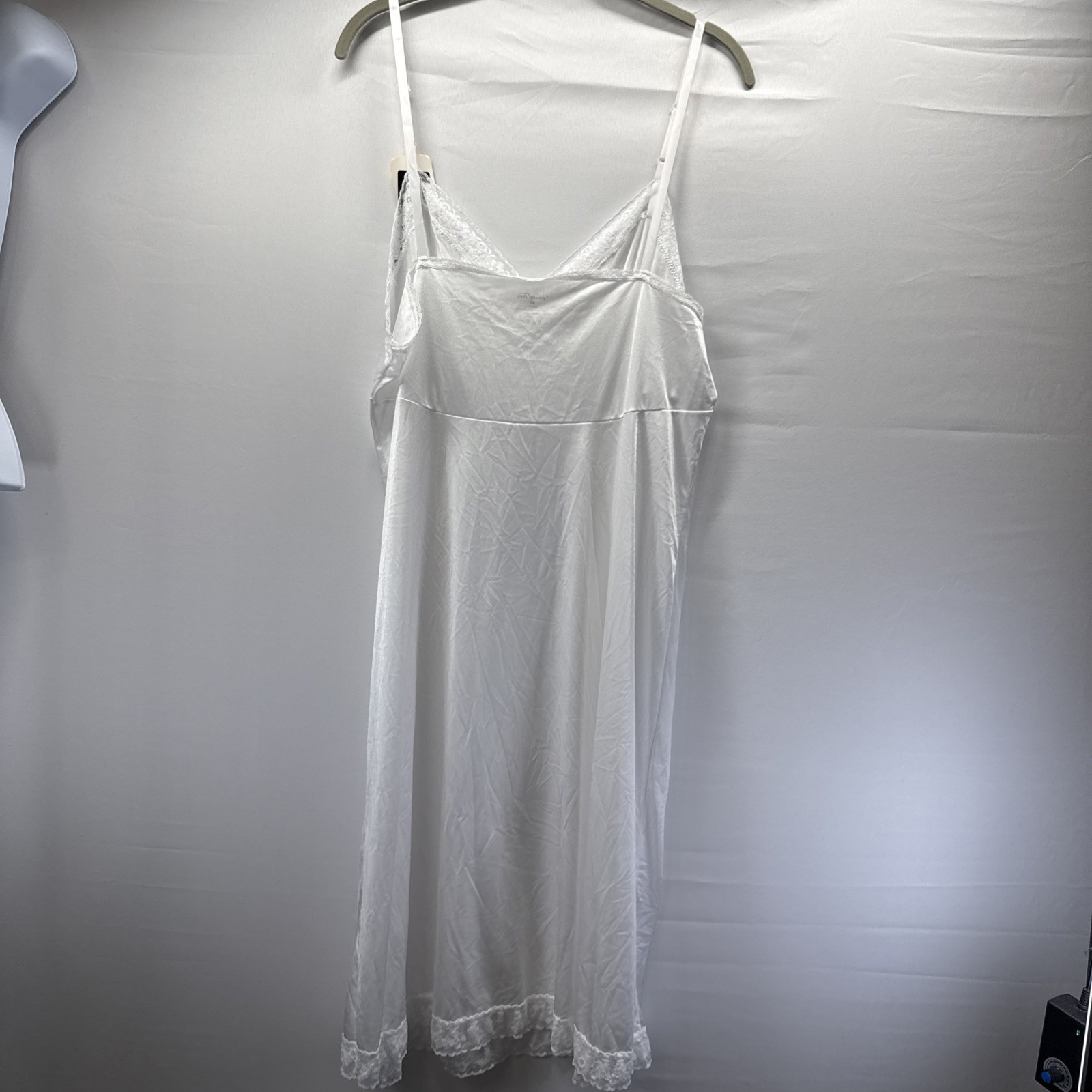 New Vintage Vanity Fair Womens White Lace Slip Size 40 24″ Slip Dress Adj Straps