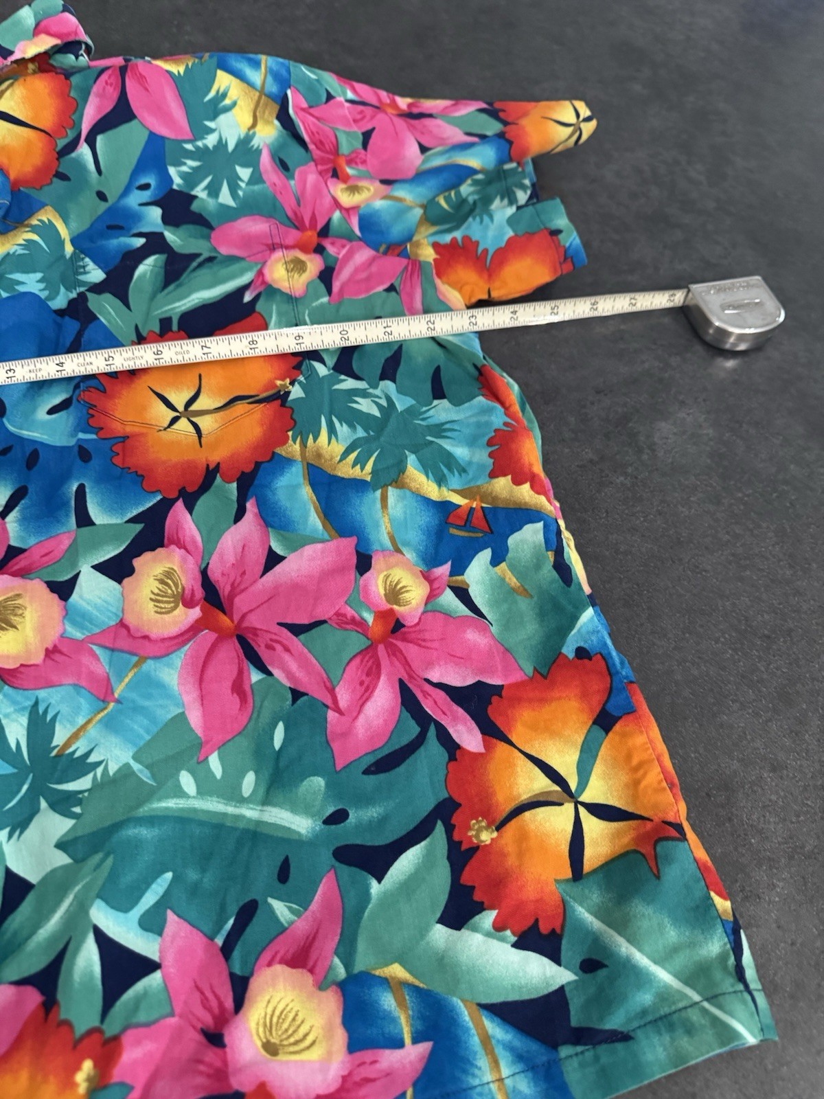Hilo Hattie Vibrant Floral Hawaiian Shirt Women’s L