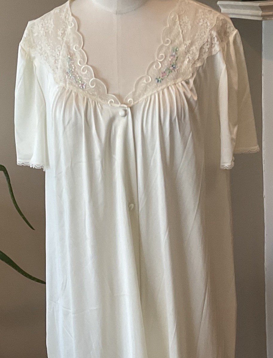 Vintage Vanity Fair Ivory Nylon Nightgown Robe Size Large USA