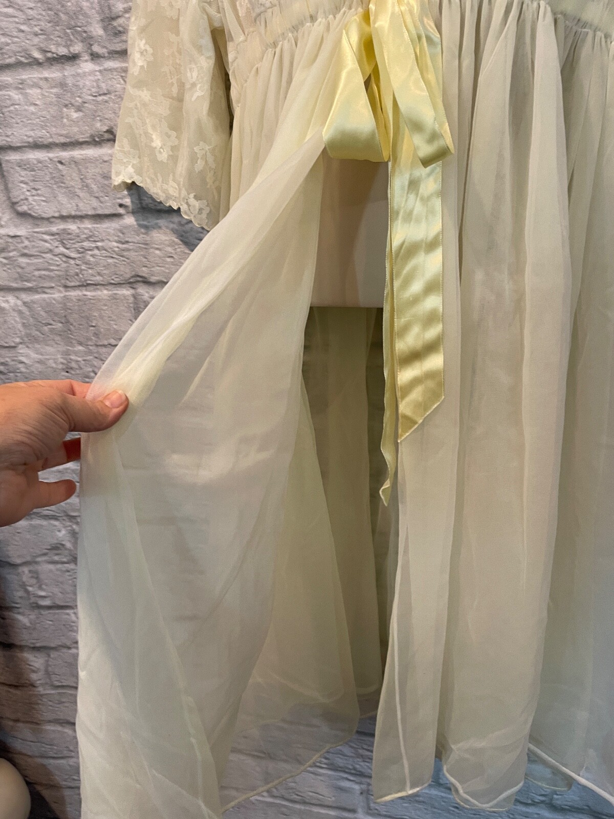 Vintage Eyeful by The Flaums Lord &Taylor Yellow Chiffon Lace Robe Peignor Sz M