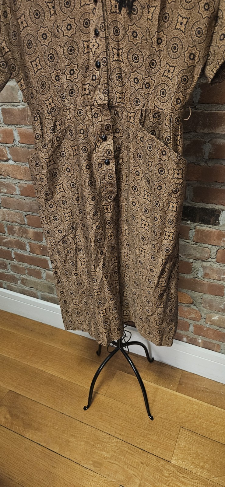 Vintage Brown Patterned Shirtwaist With Embroidery & Pockets