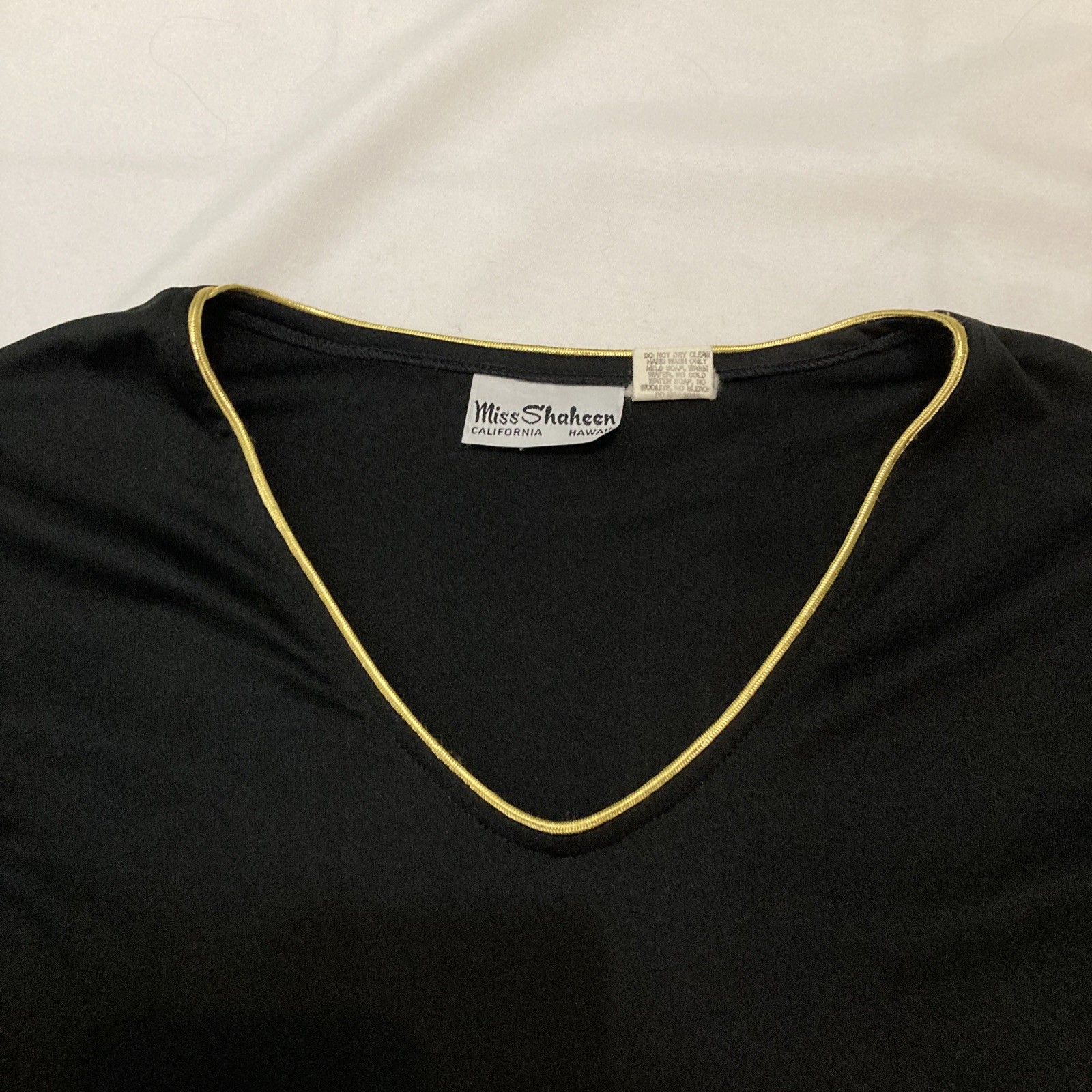 Vintage 70’s Miss Shaheen California Hawaii Style Polyester V Neck Top Tee Sz. 8
