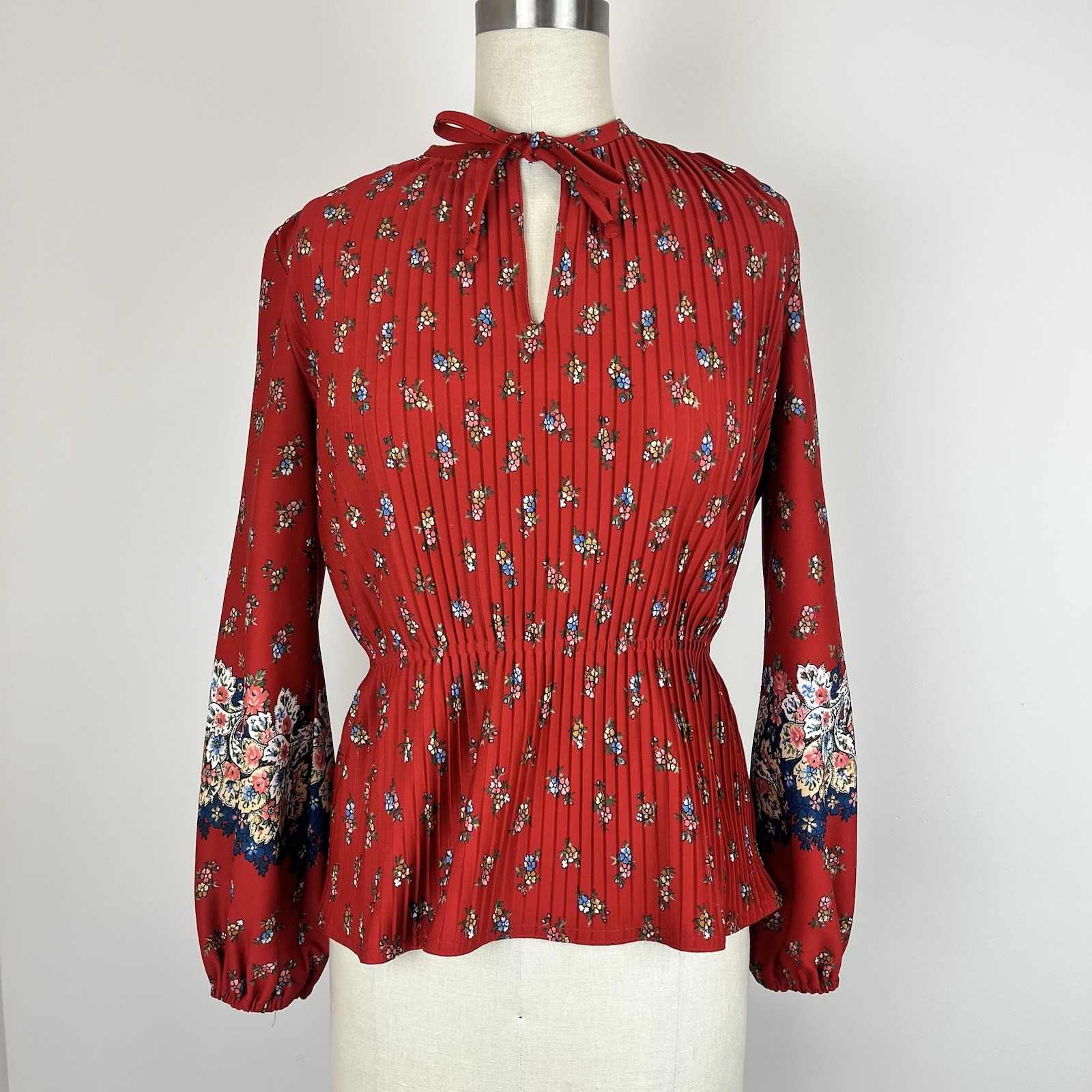Vintage 70s Red Accordion Pleat Floral Tie Neck Polyester Blouse Secretary Disco