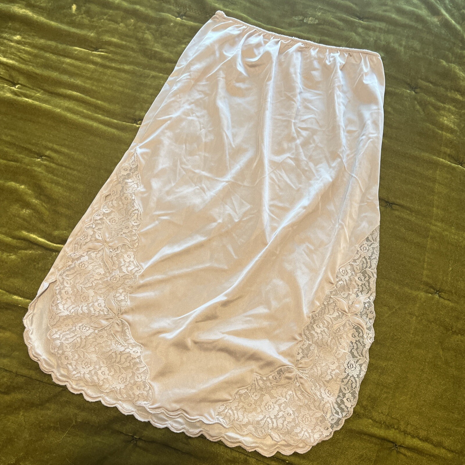 VTG 1960’s Retro Pale Pink Blush Lace Trim Nylon HALF SLIP LINGERIE USA Small