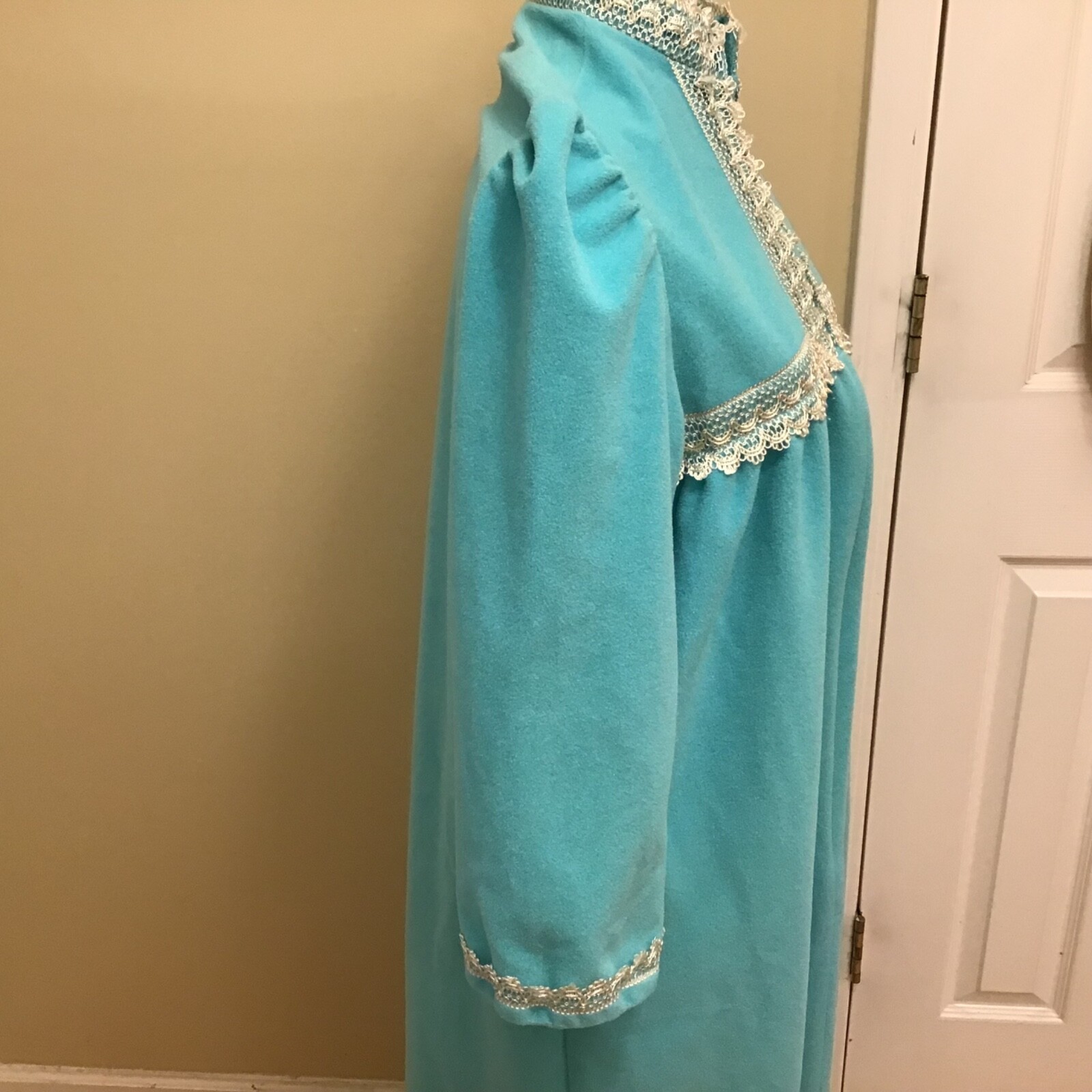 VTG Blue Robe Lace Stand Up Collar Puff Sleeves Pockets Grannycore Small USA