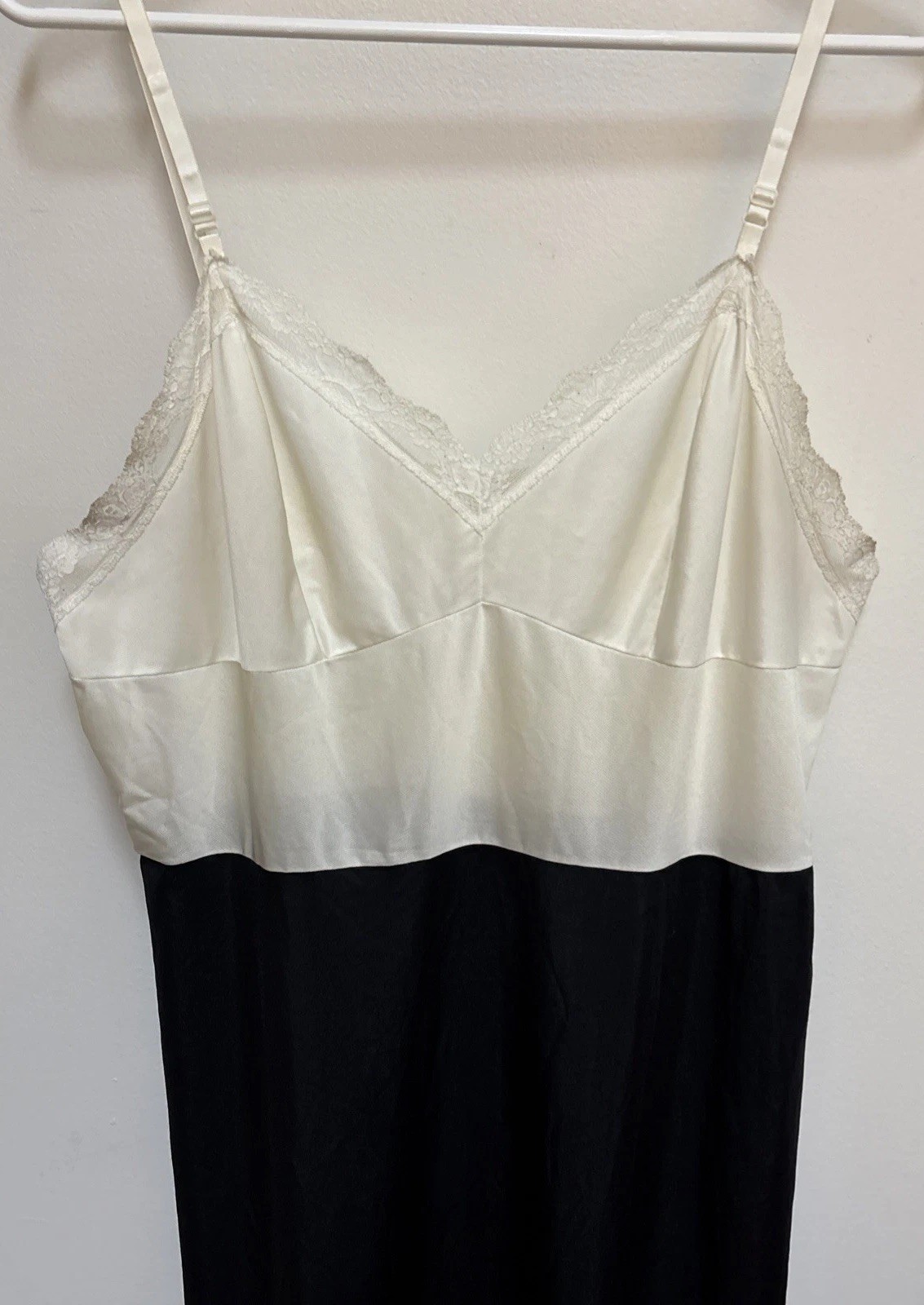 Vintage 1960s Sarah Smith Ivory and Black Full Slip Size 40 Anti-Satic Style 799