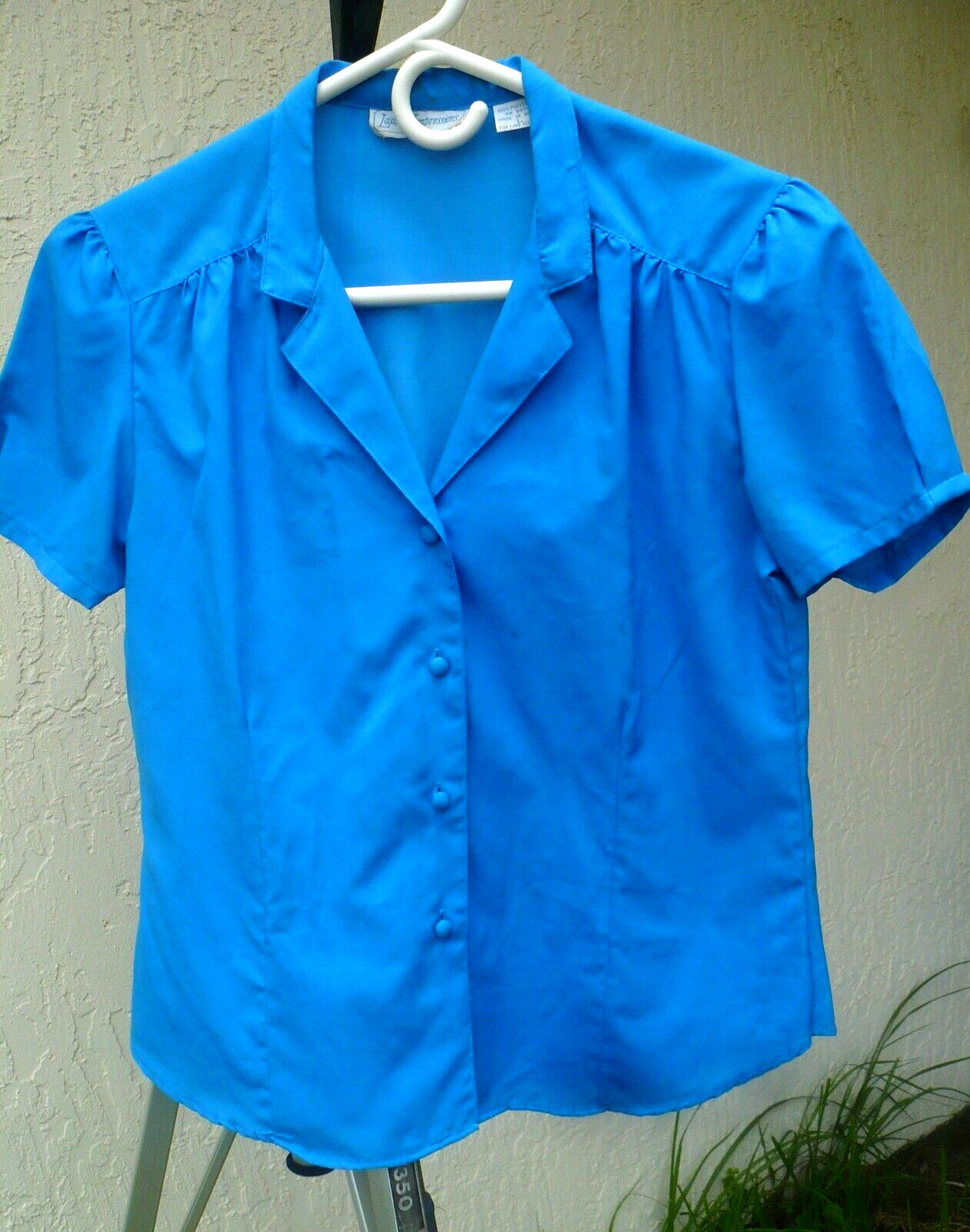 VTG 80S M L LASTING IMPRESSIONS SOLID BLUE CAP SLEEVE FITTED BLOUSE BUTTON SILKY