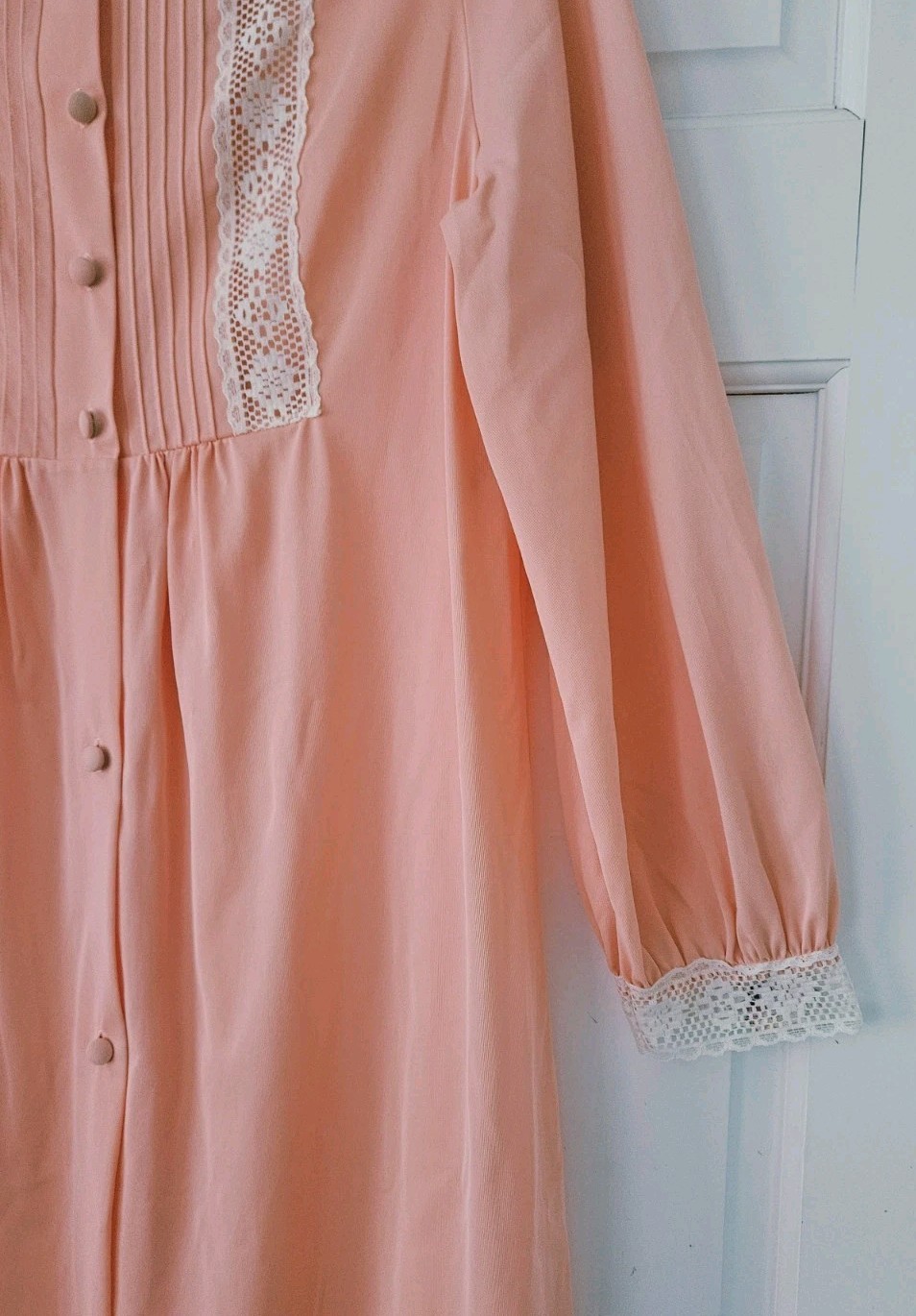 Vtg 60s Gossard Artemis Button Gown Robe Women Small Peach White Lace Trim Cuff