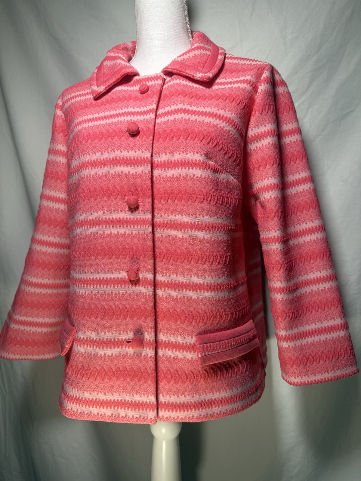 1970s Vintage Leslie Pomer Pink and White Cropped Jacket