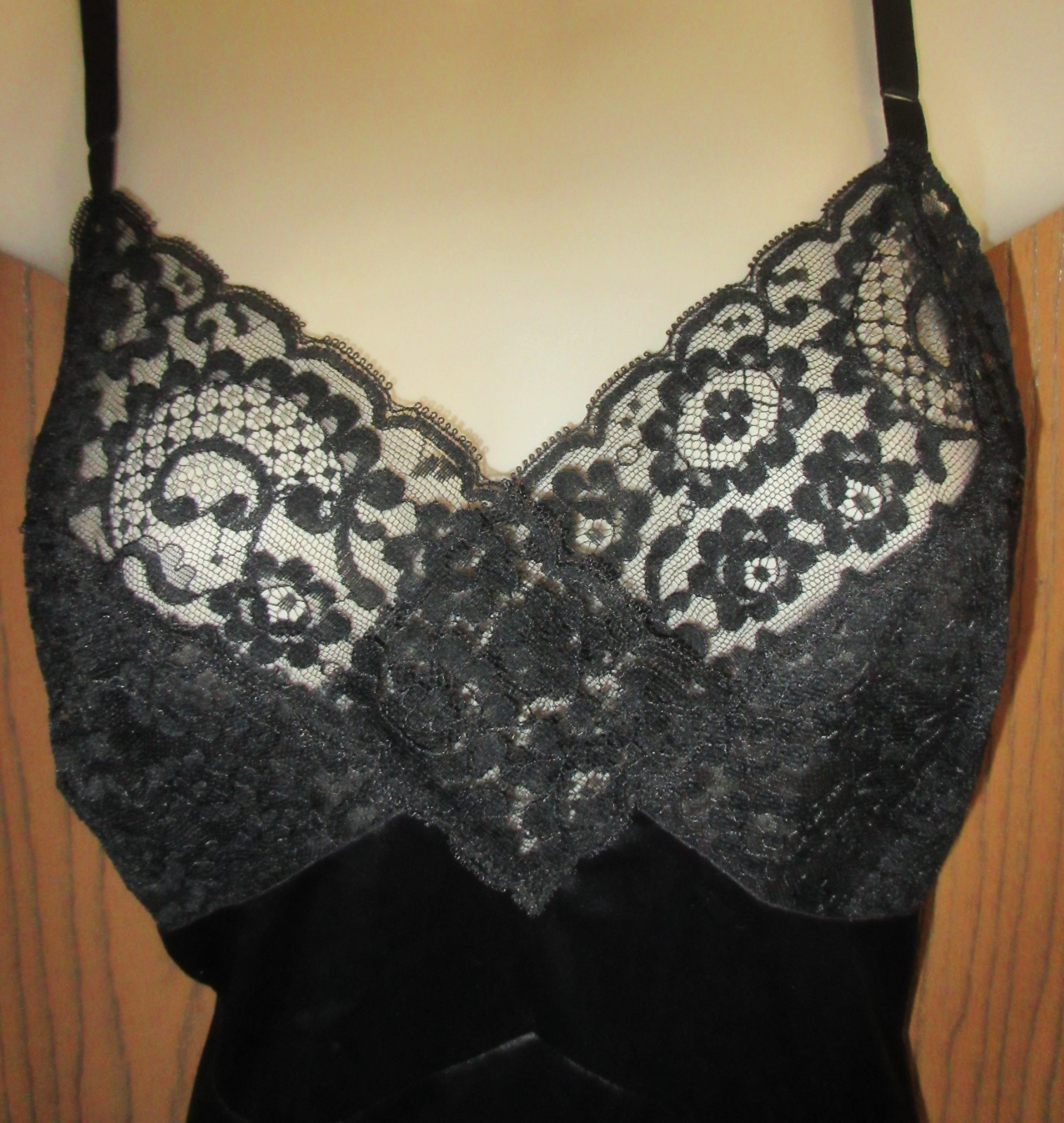 vintage size 36 VASSARETTE BLACK sheer mega LACE NYLON full slip NIGHTGOWN