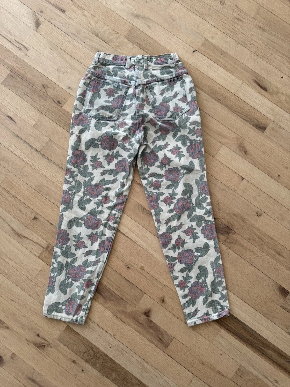 Vintage 80’s Women’s Bonjour Floral Rose Printed Denim Jeans. Made In USA Size 7