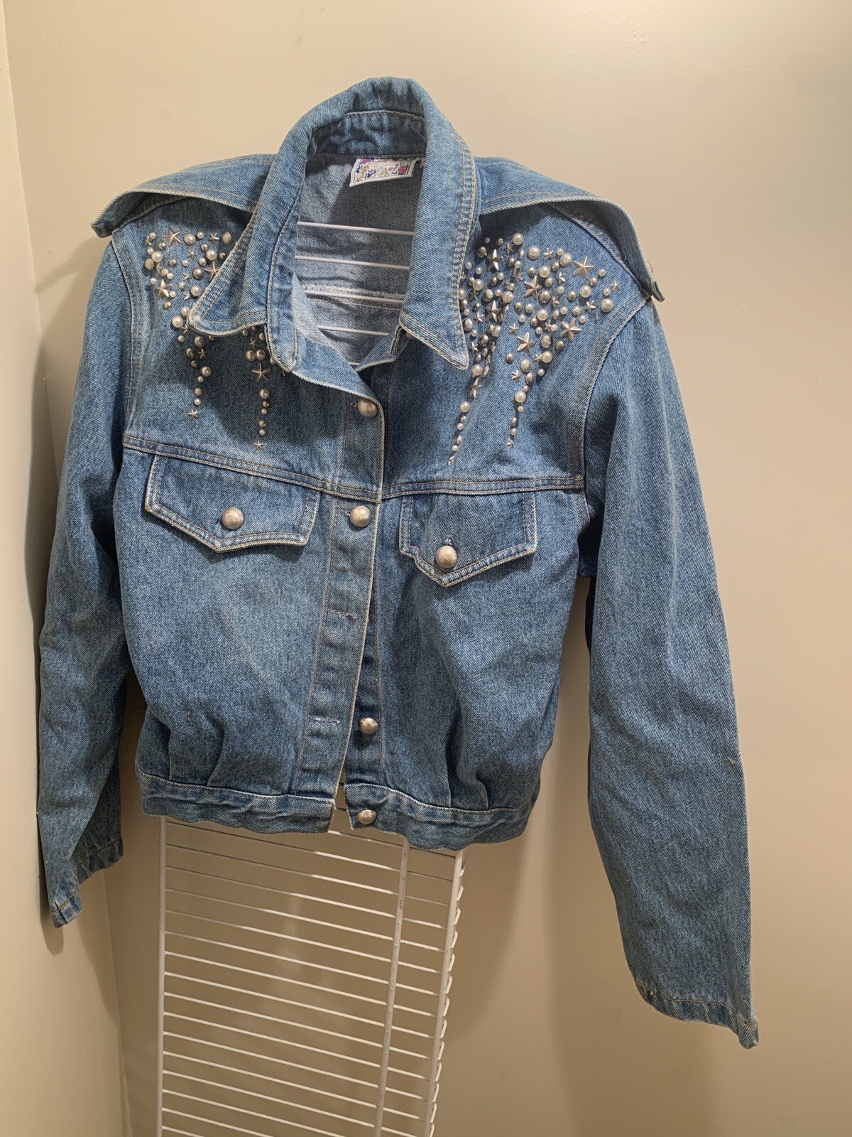 VINTAGE MONIQUE FASHIONS EMBELLISHED JEAN JACKET SIZE 8 PEARL BEADS AND STARS