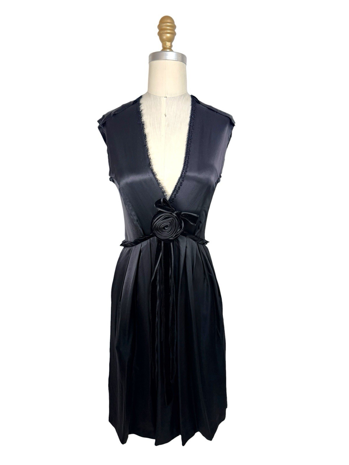 Lanvin Hiver 2005 Black Satin Rosette Pleated Dress