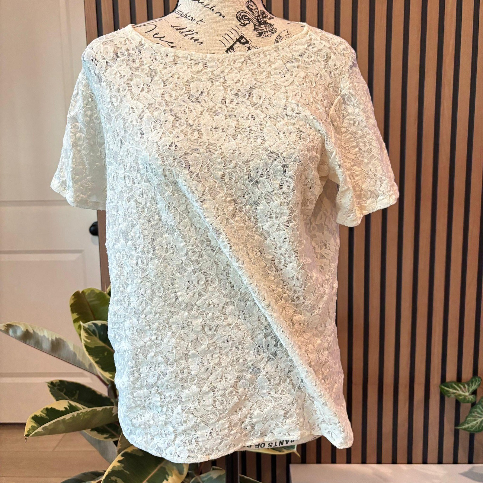 Vintage TR Bentley Lace Tunic Top Short Sleeve Cream Floral Party
