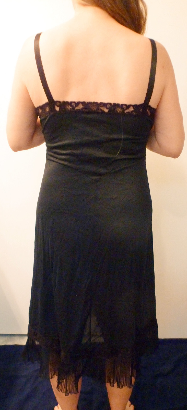 1950s GORGEOUS LAROS BLACK SEXY SATINY NYLON LACY OPERA PLEATS FULL SLIP 38 EVC