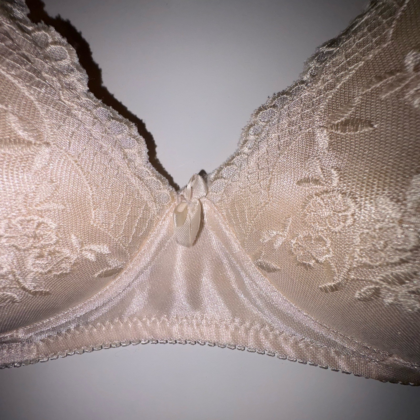 Vintage Bestform Bra Size 34A Ivory Floral Embroidered Wire Free Soft Lined Cups