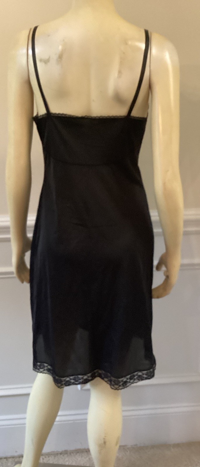 Vanity Fair WN SZ 34 22”/40 Black Vintage Nylon Full Slip Style 10-103 Lace Trim