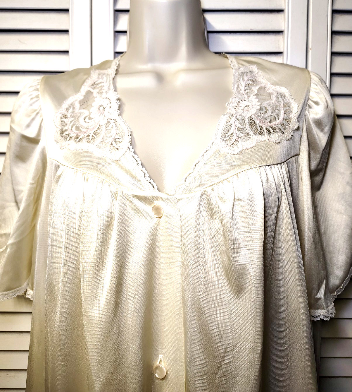 Vintage Dixie Bell Housecoat Womens M 36 Ivory Lace Button Front Pockets USA