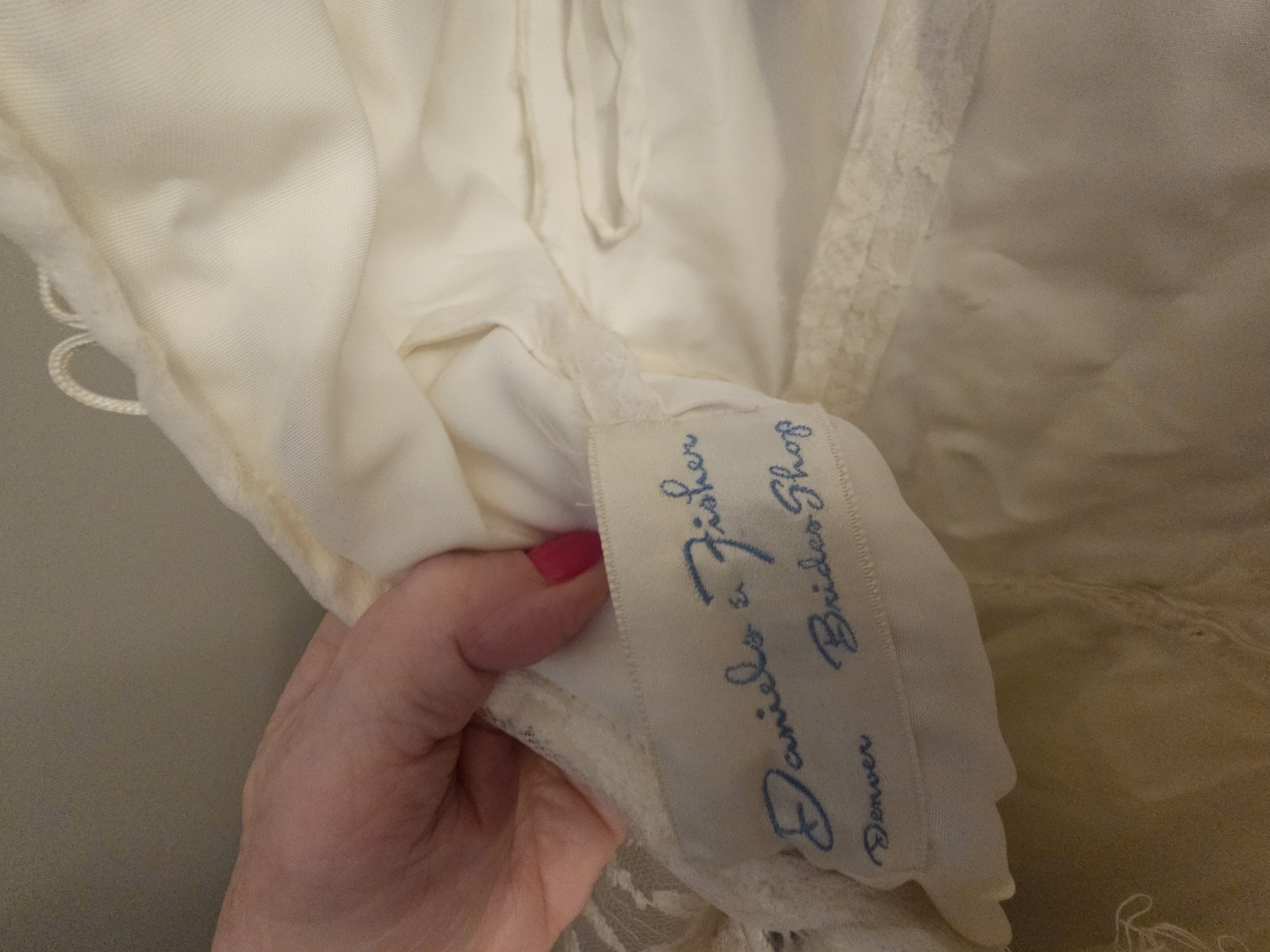 Vintage 1959 Wedding Dress. Excellent Condition With Gauntlets.
