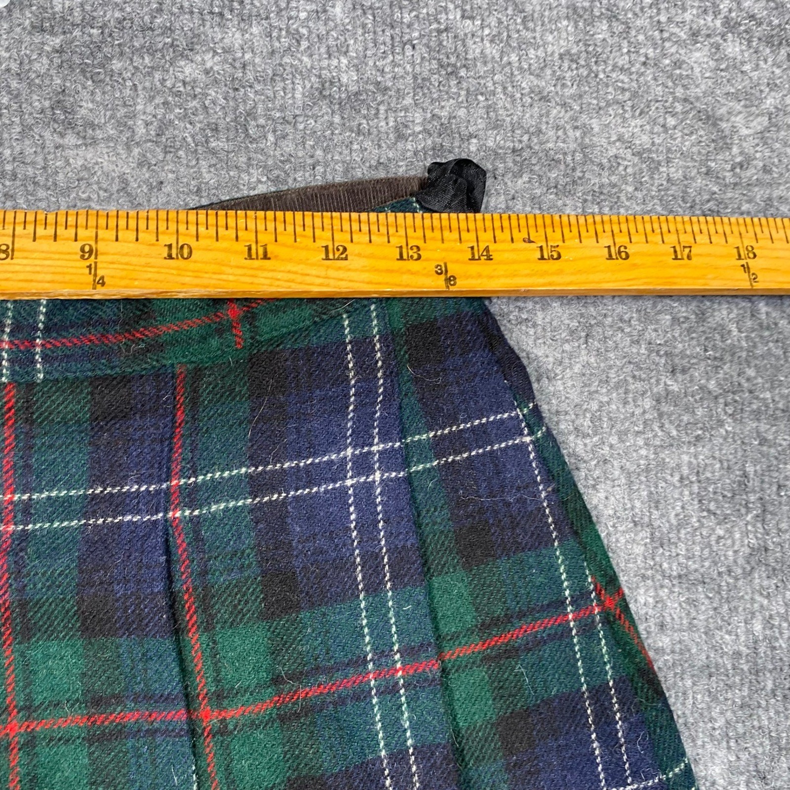 The Woolrich Woman Vintage Plaid Wool Midi Skirt Green Blue Tartan USA Made 27W