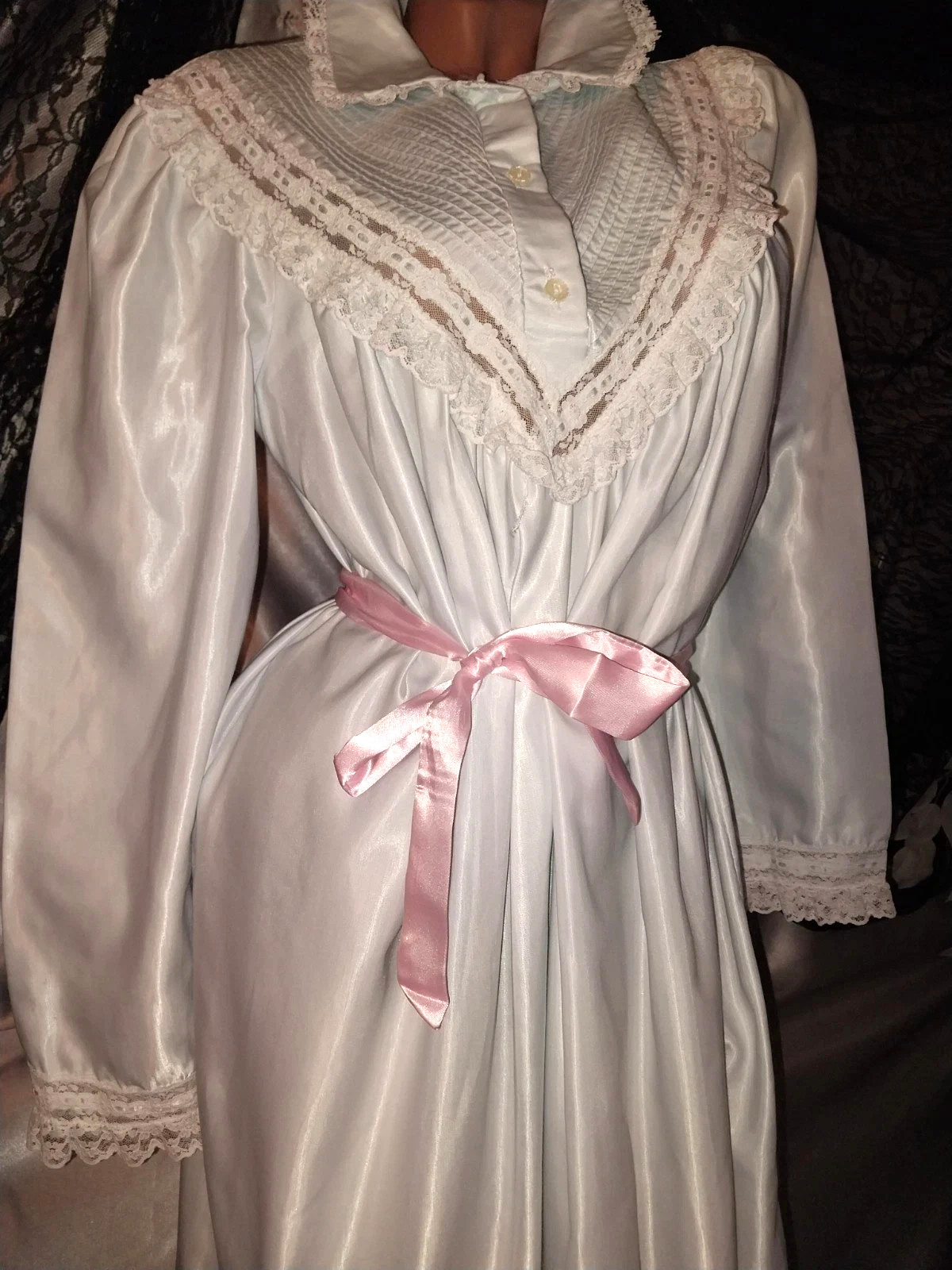VTG SATIN Shiny pintuck Anastasia Coquette Cottagecore Nightgown Poets 40 42