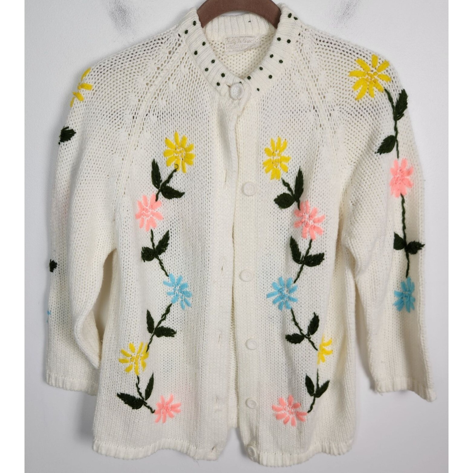 Vtg. Fully Fashioned Women’s Sz. M White Floral Embroidered Cardigan Sweater