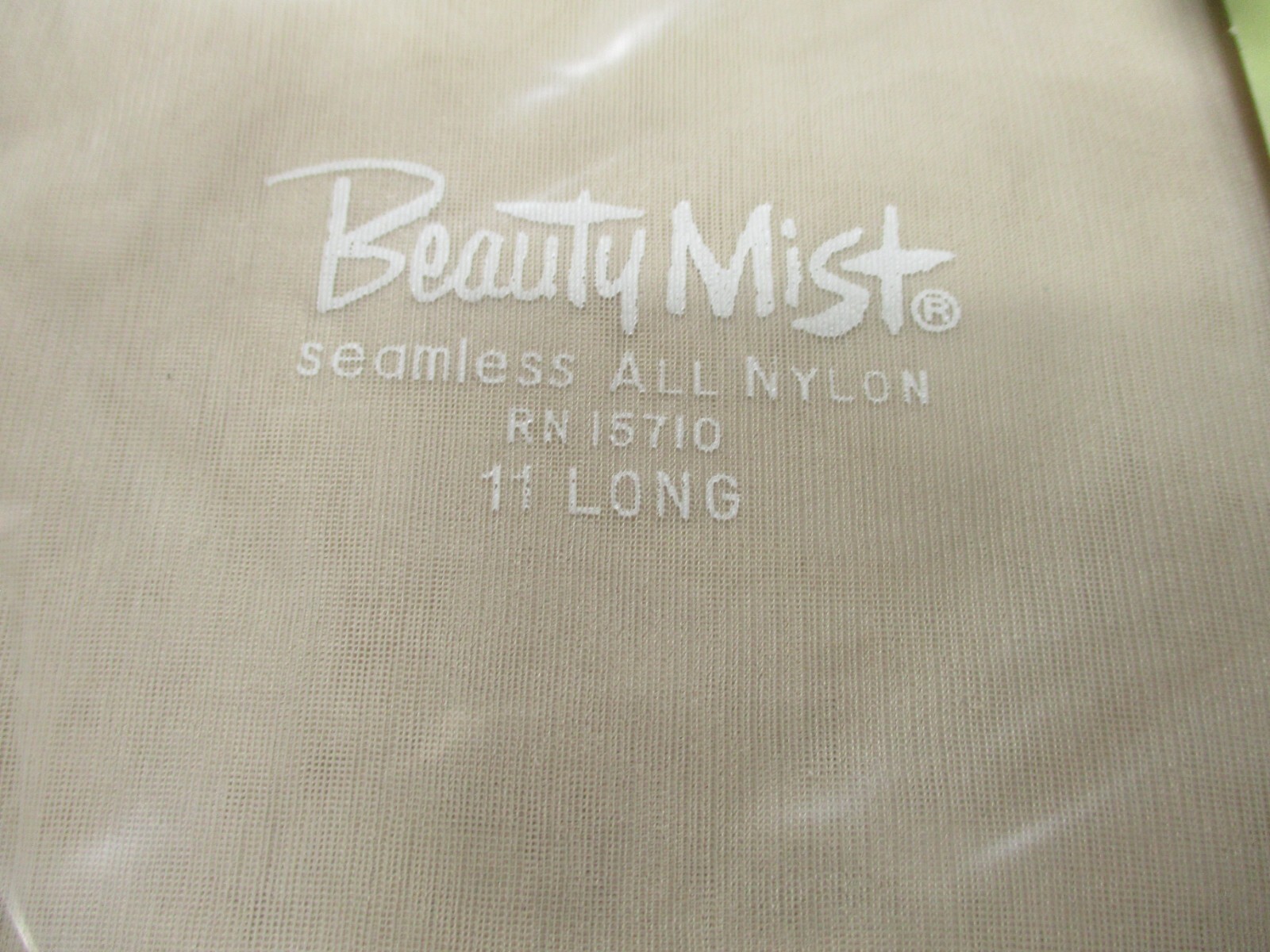 1PR VINTAGE BEAUTY MIST RHT SHEER MICRO MESH NYLON STOCKINGS SIZE 11 LONG WHITE