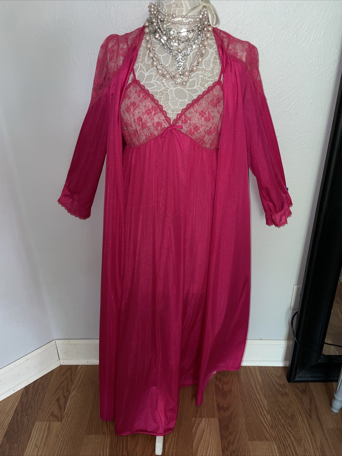 PARAMOUNT Nylon Peignoir Robe & Nightgown Set Gown Pink Lace Woman’s Vintage