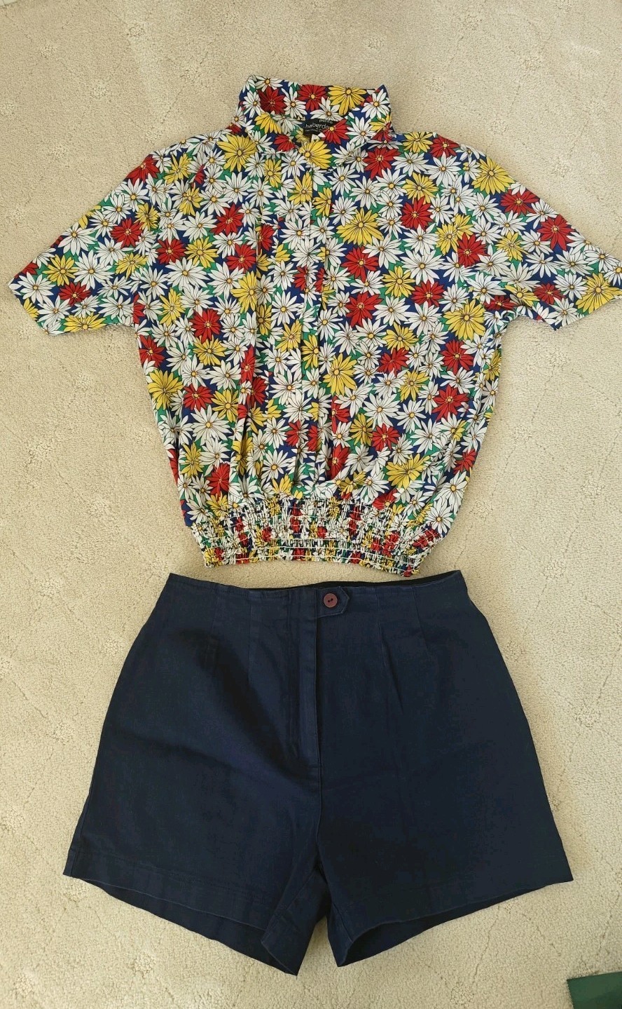 Vintage Moda International Navy Short Shorts & Bright Daisy Blouse Top Outfit