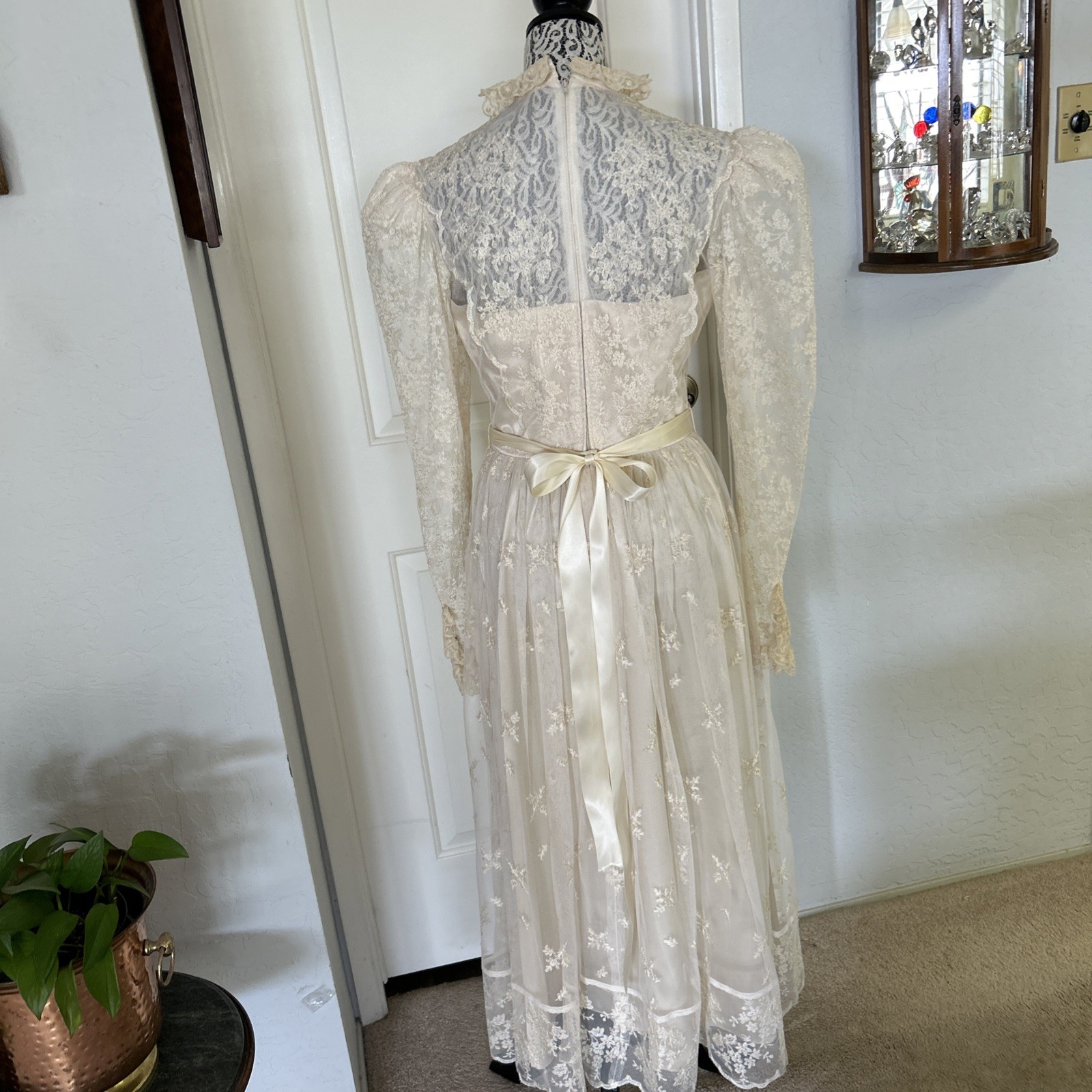 Vintage Victorian Ecru Wedding Dress Net Lace B-38” W-28” H-42”
