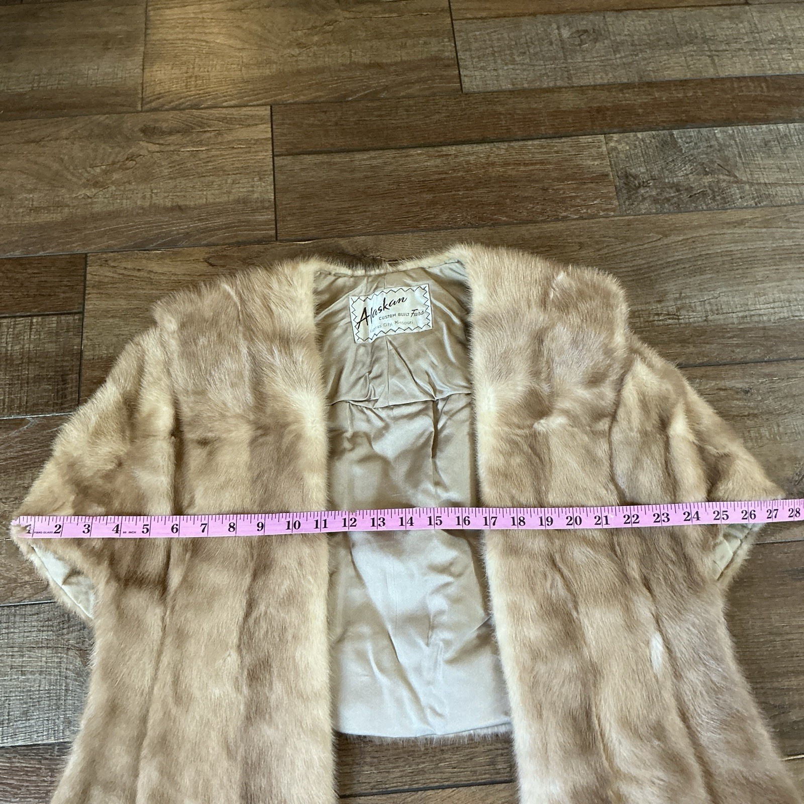 VINTAGE Real Fur Stole Cape Shrug Alaskan Custom Built Furs Kansas City MO #51E7