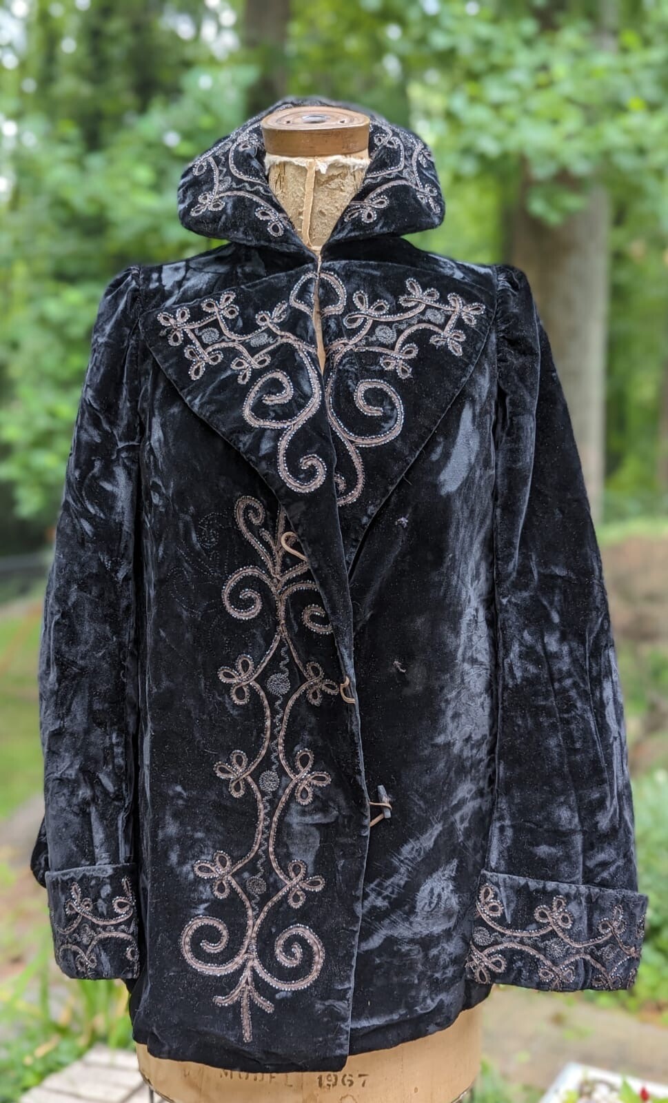 VICTORIAN 19TH C BLACK PLUSH VELVET JACKET W SOUTACHE & JET BEAD DETAIL