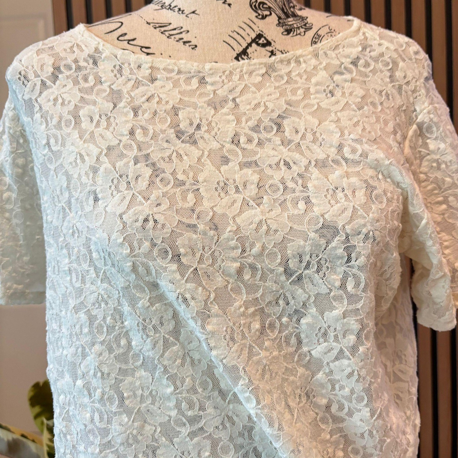 Vintage TR Bentley Lace Tunic Top Short Sleeve Cream Floral Party