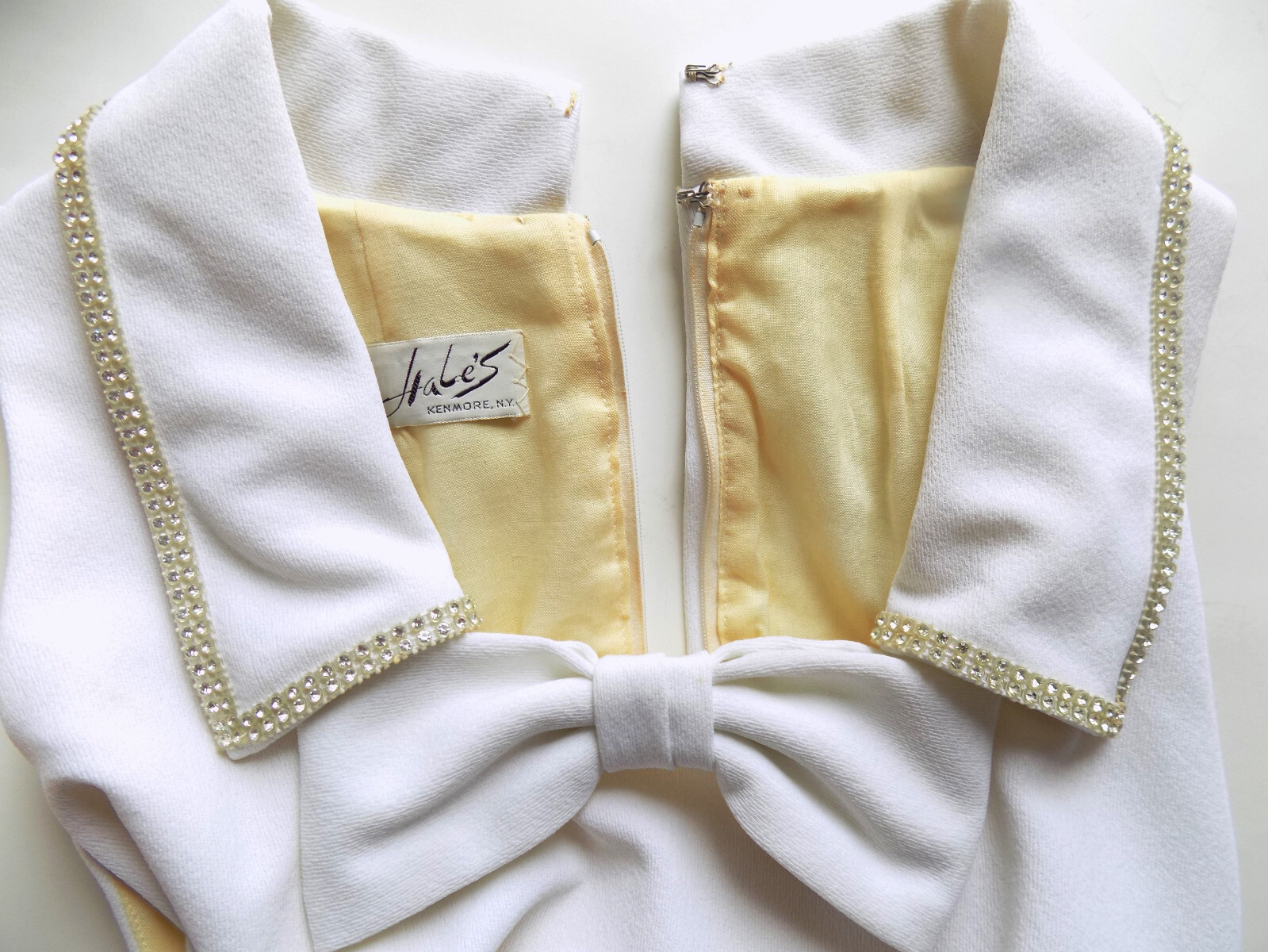 Vintage 60s White Polyester Double Knit Cocktail Dress Bow Rhinestone Trim B36