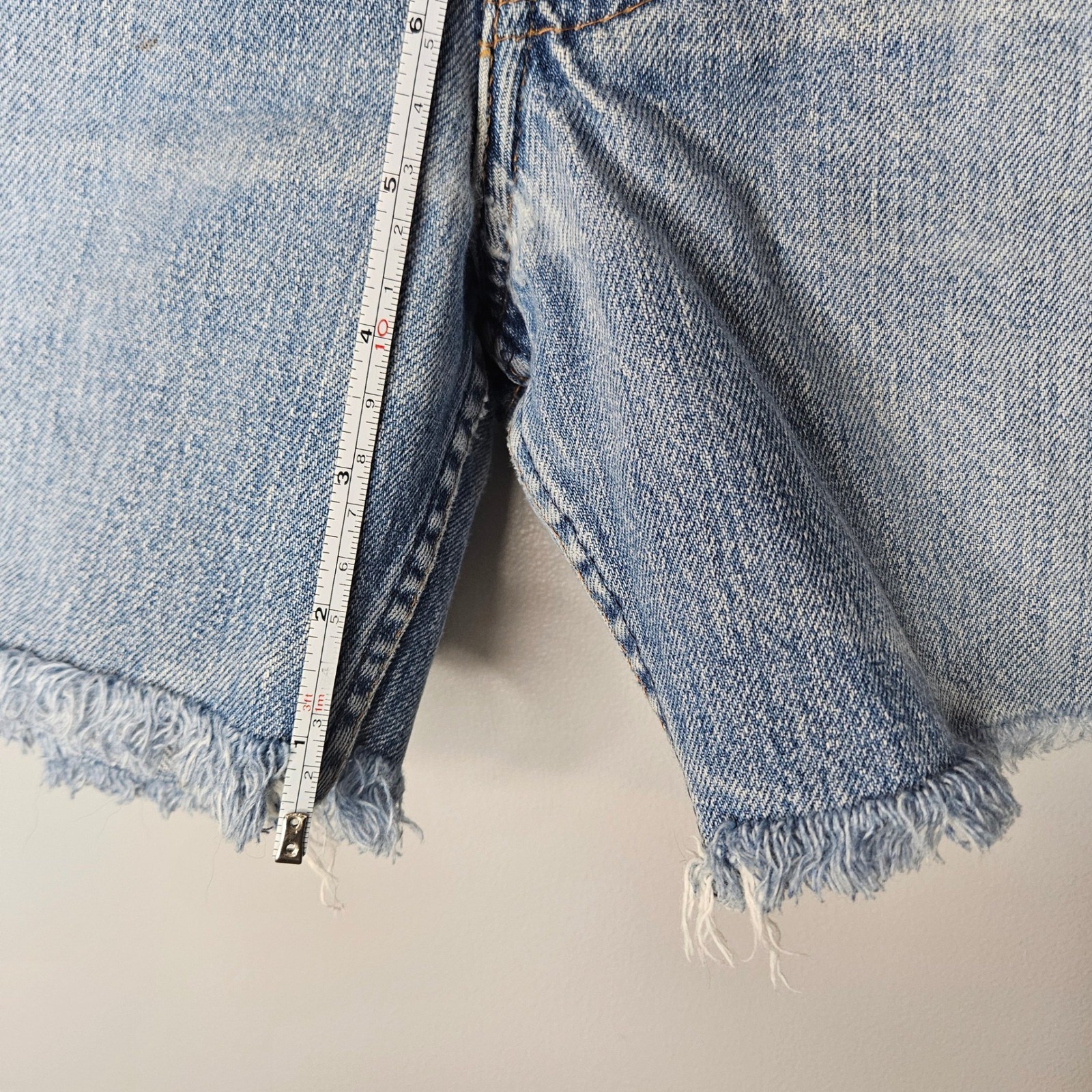 Vtg Levi’s 70’s Orange Tab High Waisted Denim Cut Off Shorts Light Wash Blue 28