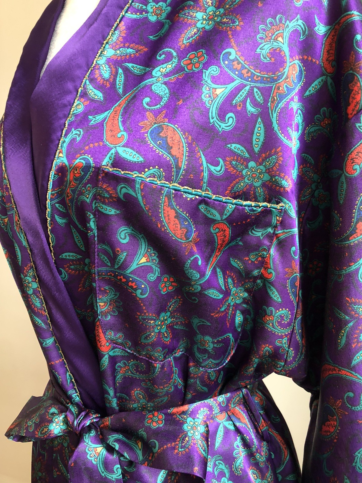 STUNNING VTG MS. B Purple Paisley Satin Cuddleskin Robe Dressing Gown SZ M