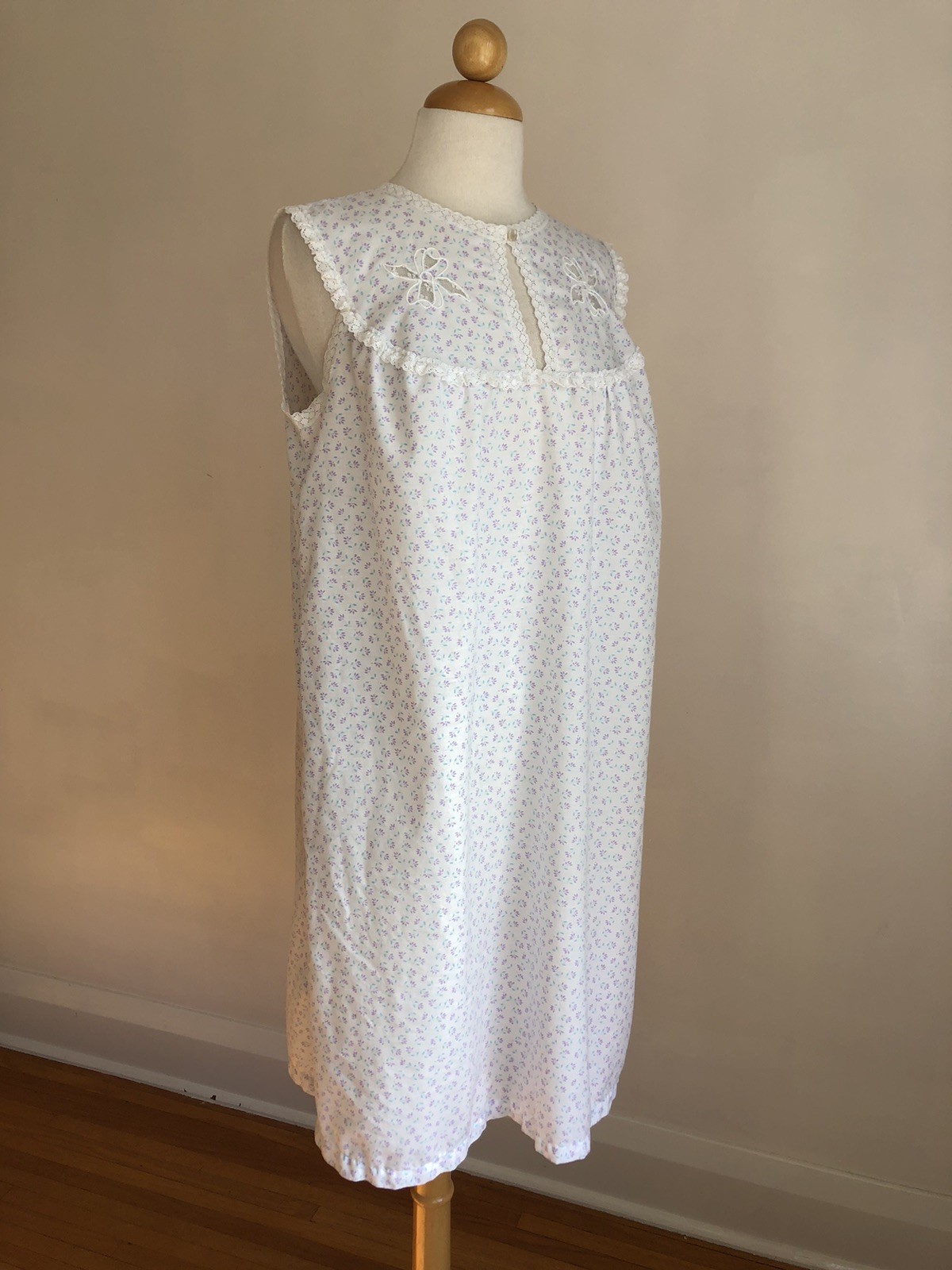 GORGEOUS VTG REGAL ROSE Purple Floral White Lace Soft Cotton Nightgown SZ M