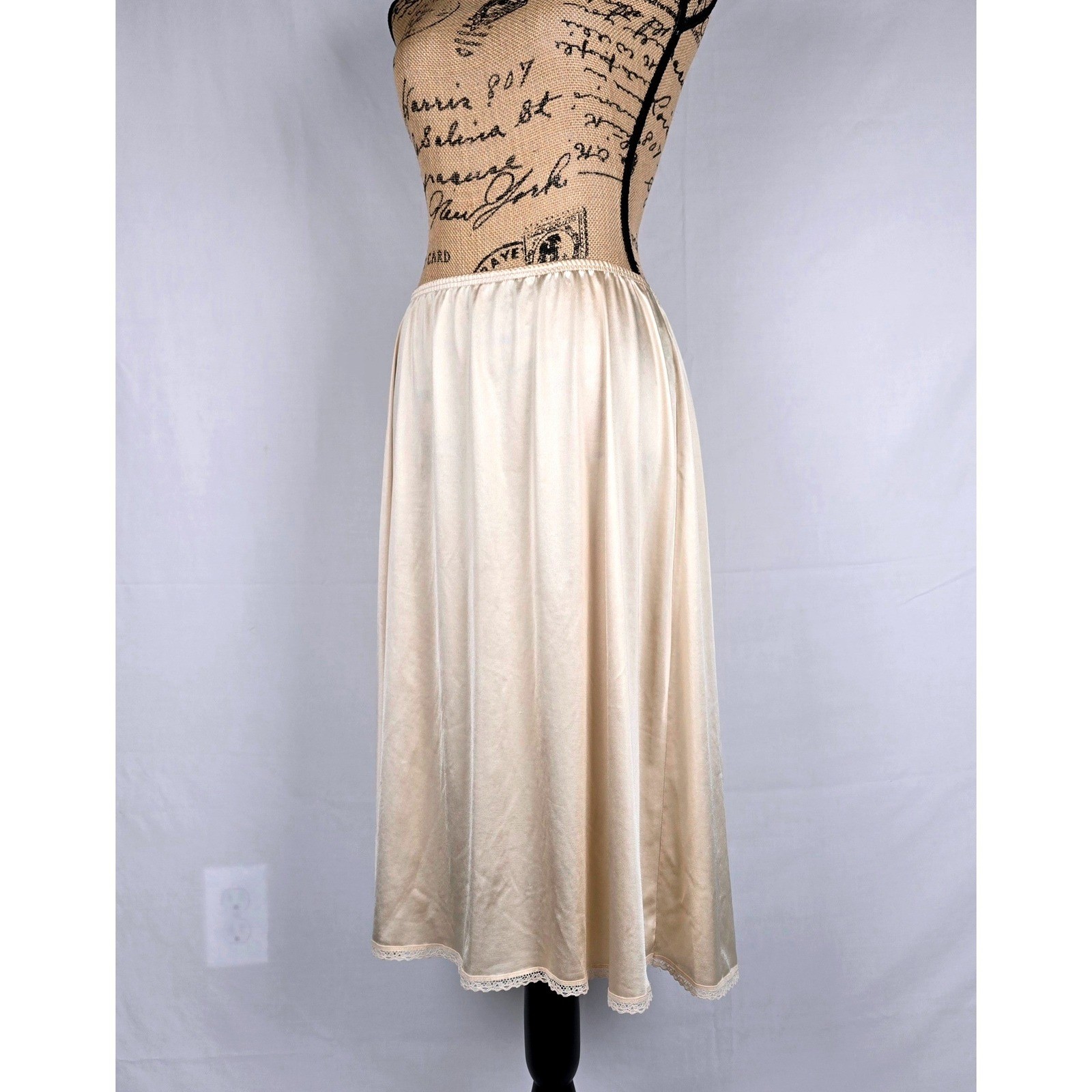 Vintage Vanity Fair Beige Antron III Nylon Lace Trim Half Slip Lingerie Large TT