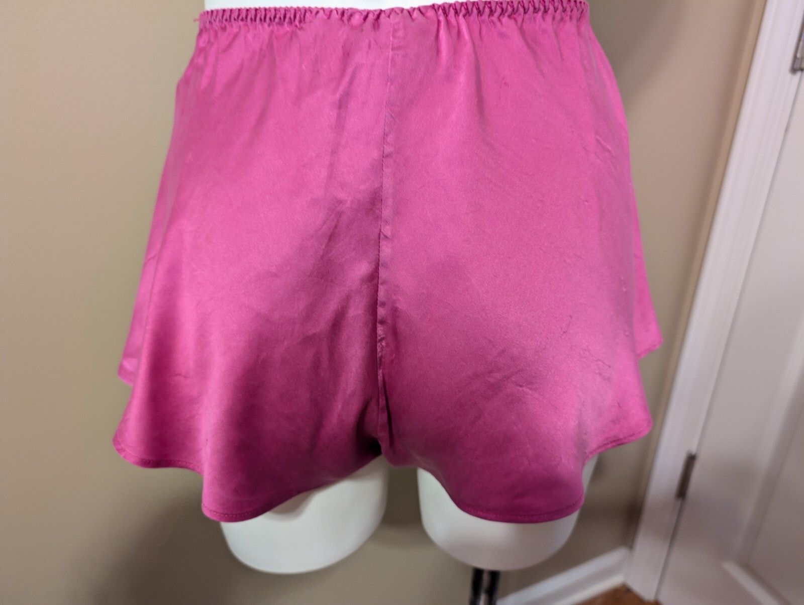 Vtg VICTORIA’S SECRET 100% Silk Fuchsia Pink Cami & Tap Panties Gold Label Sz S