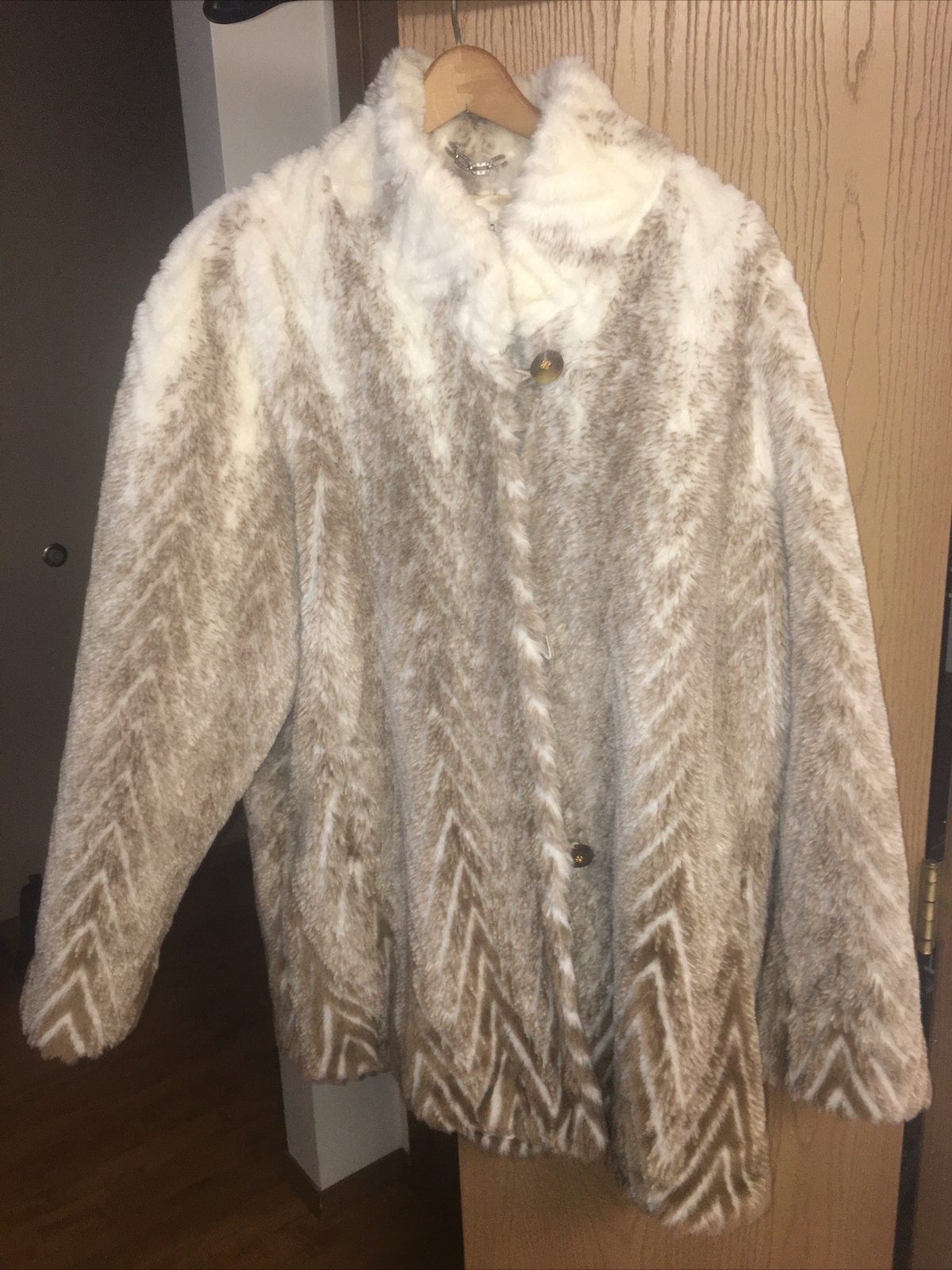 Zepla ladies faux fur coat jacket grey & cream plus size 26in Pit To Pit