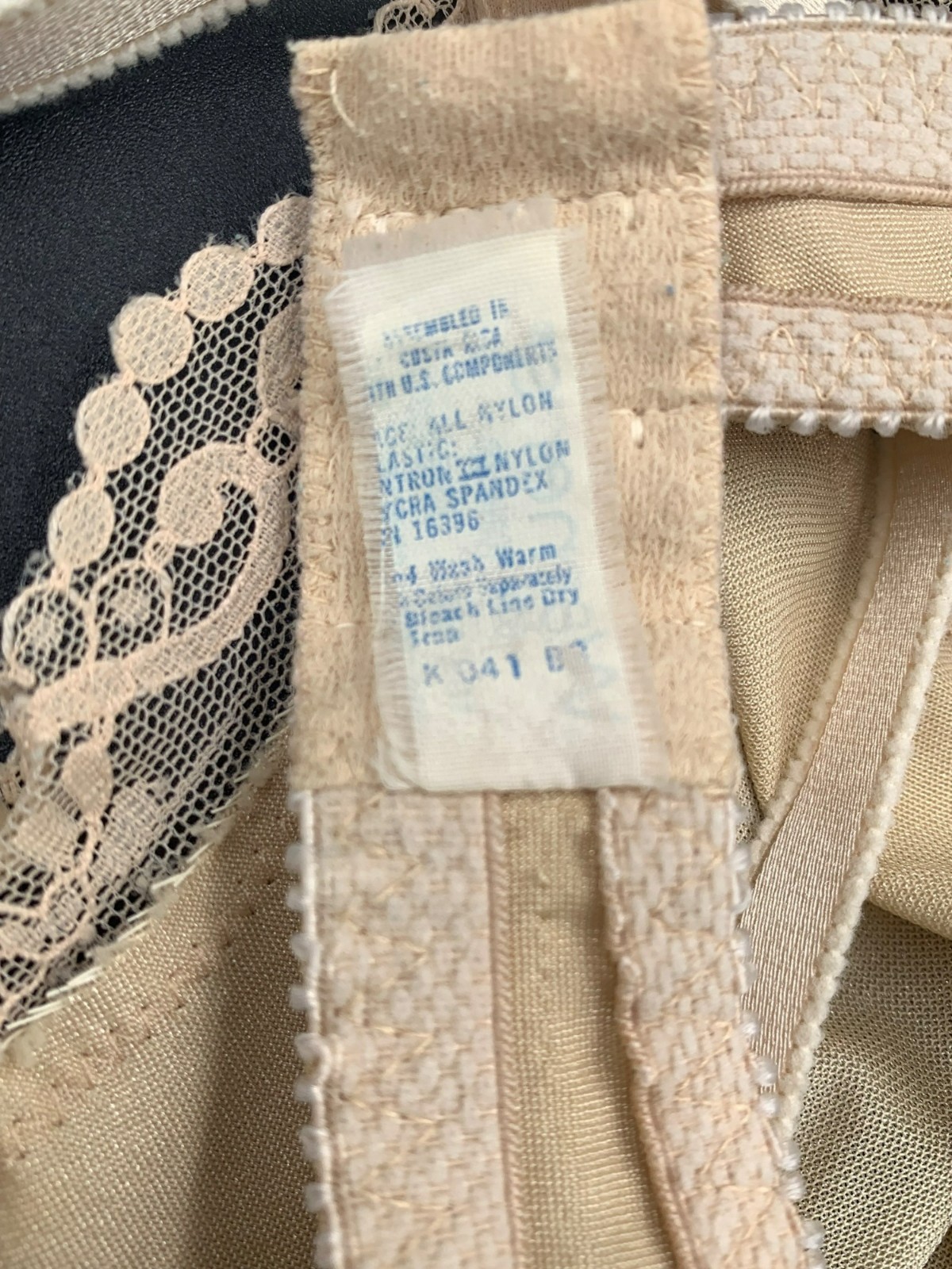 Warners Vintage Body Icing Lace Beige Bra Style 1683 Nylon/Spandex 32D/33D