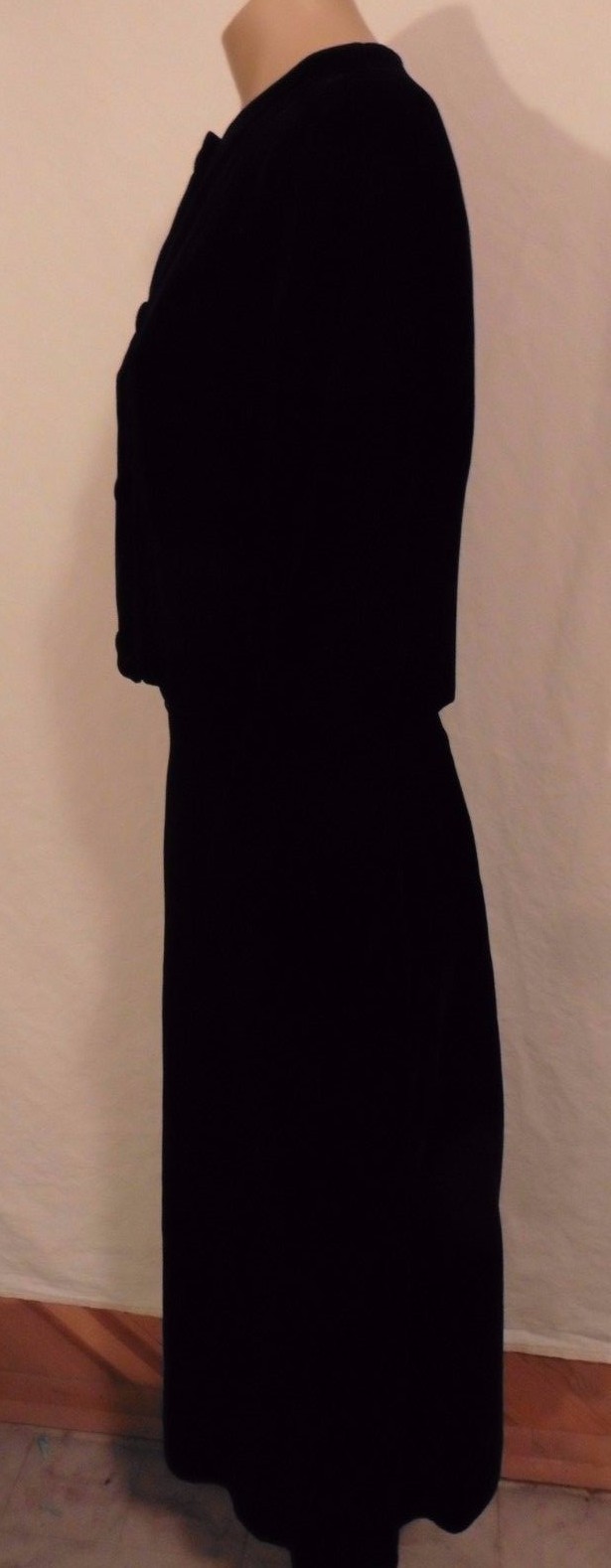 50s Black Velvet Suit sz 40x28x41