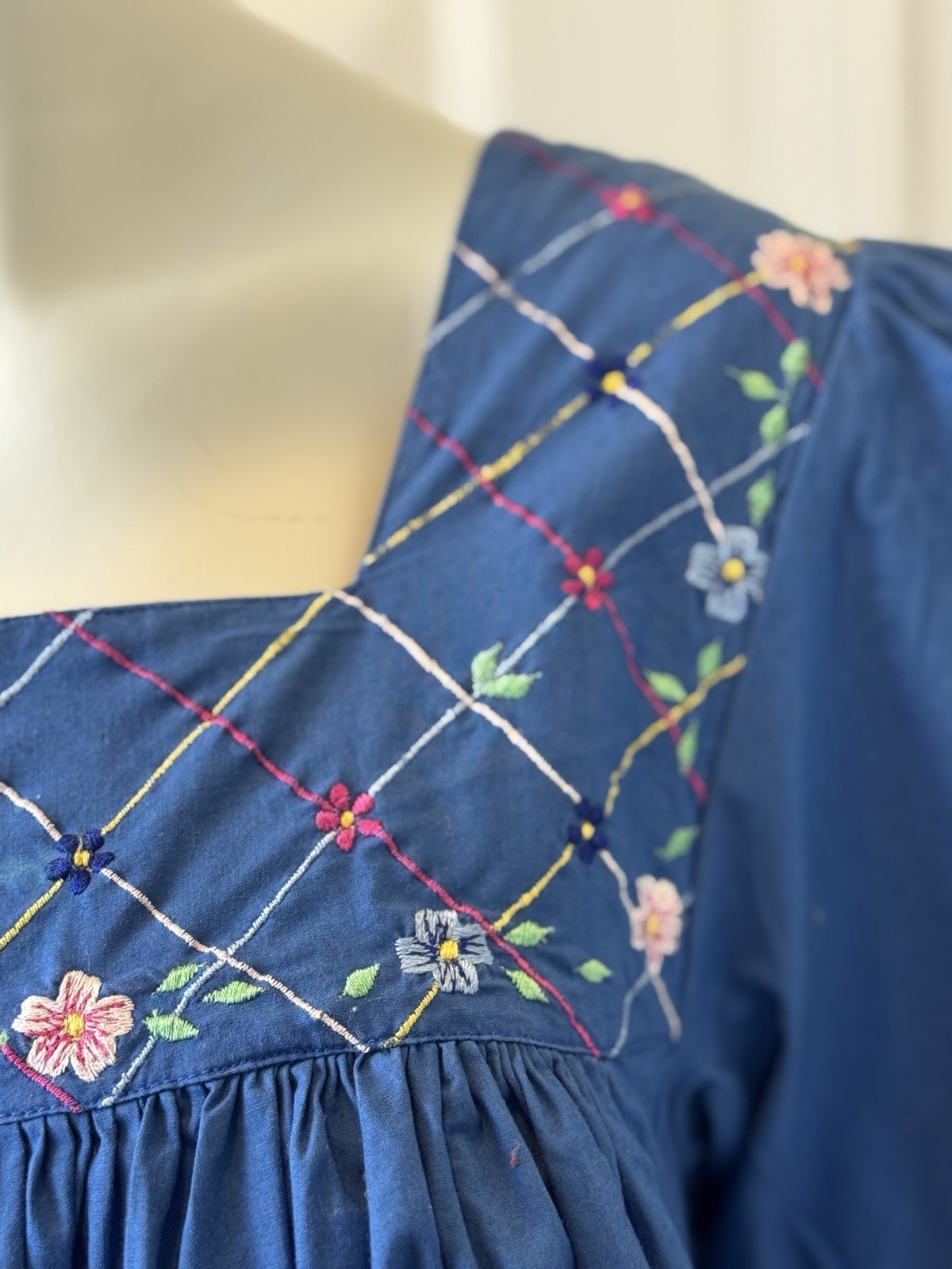 Whispers Vintage 100% Cotton With Side Pockets Blue Embroidery Dress Medium